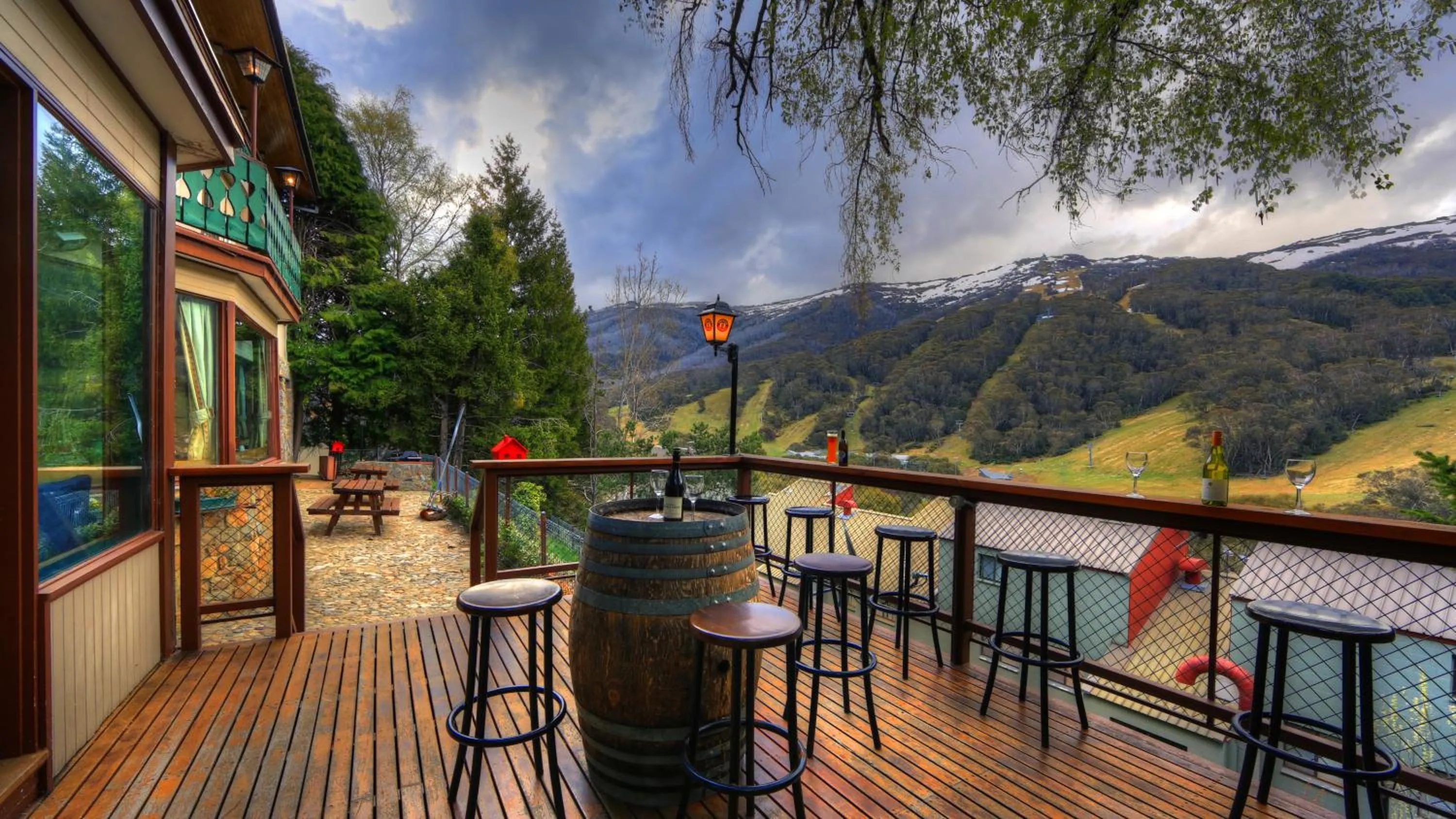 Patio in Candlelight Lodge