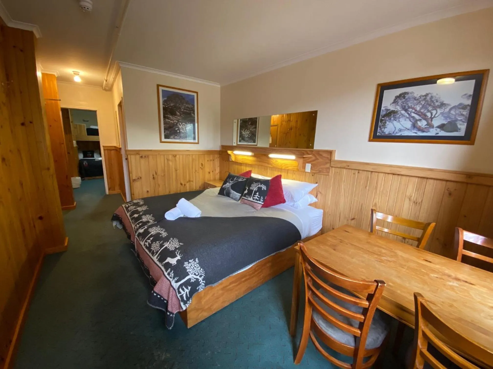 Bed in Candlelight Lodge