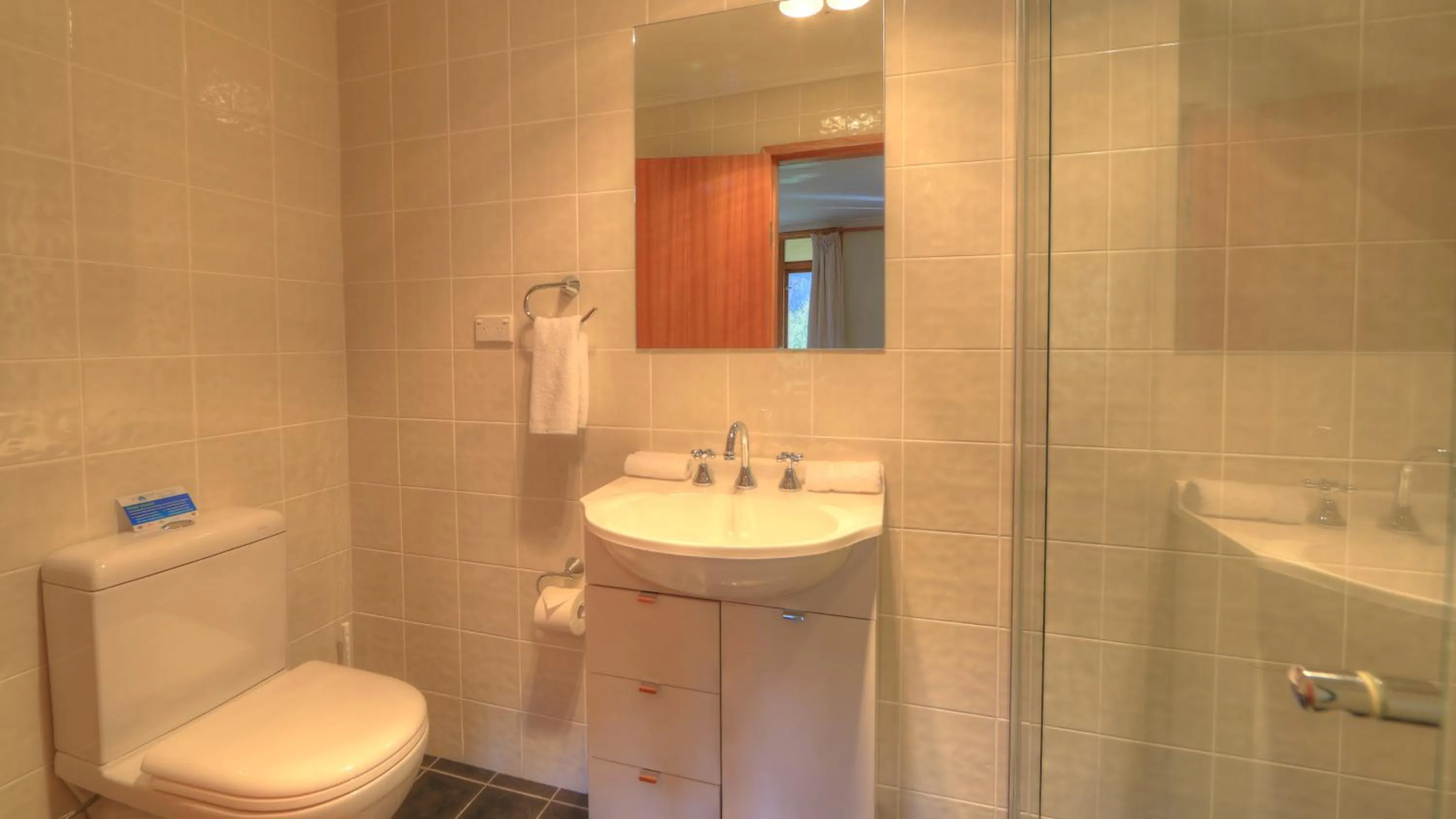 Shower in Candlelight Lodge