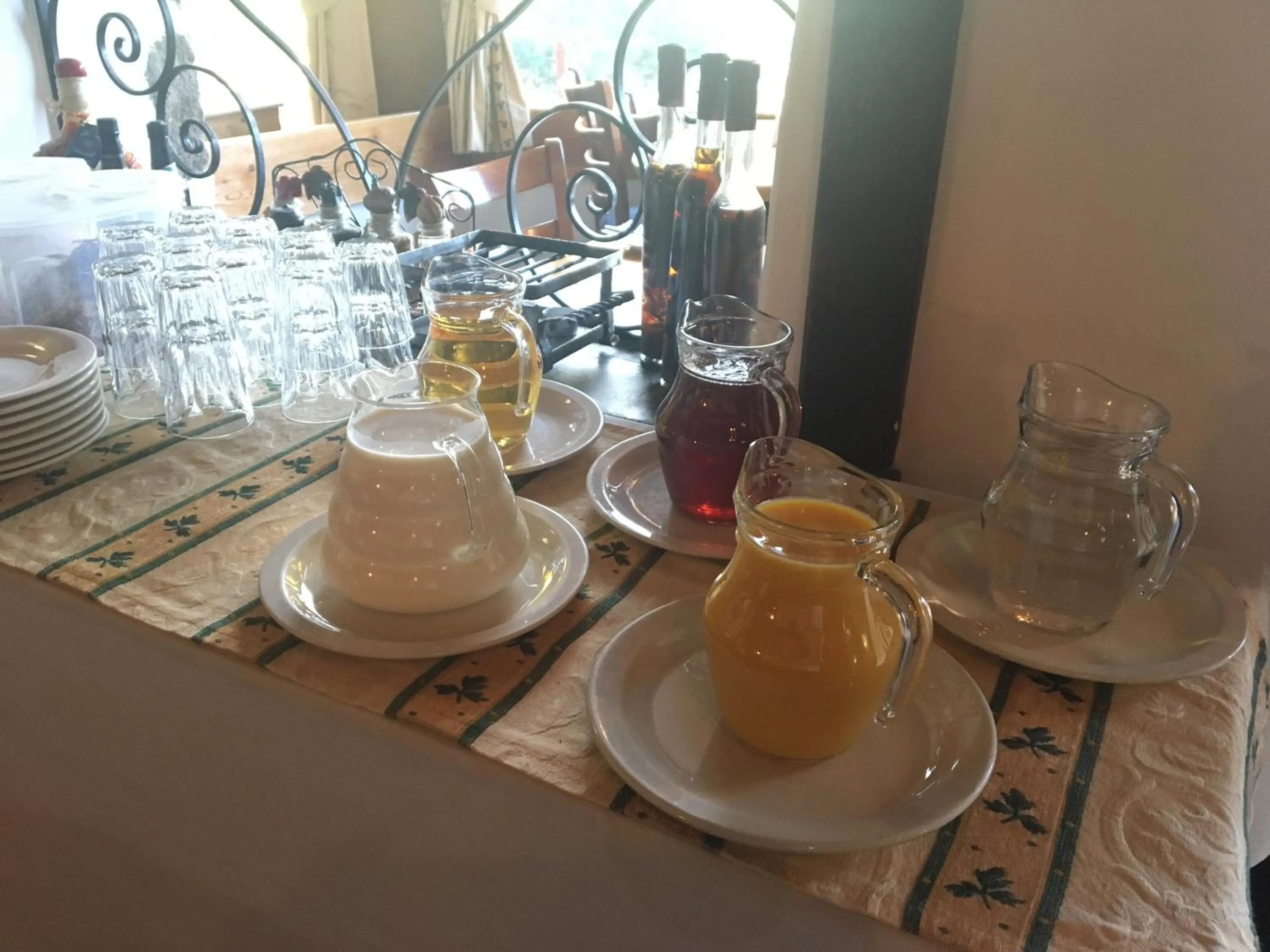 Breakfast in Candlelight Lodge