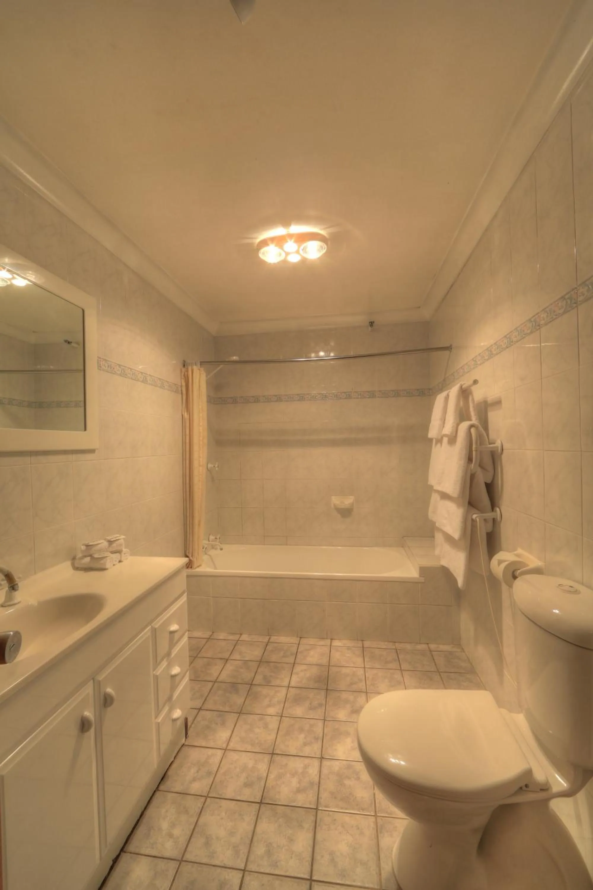 Shower in Candlelight Lodge