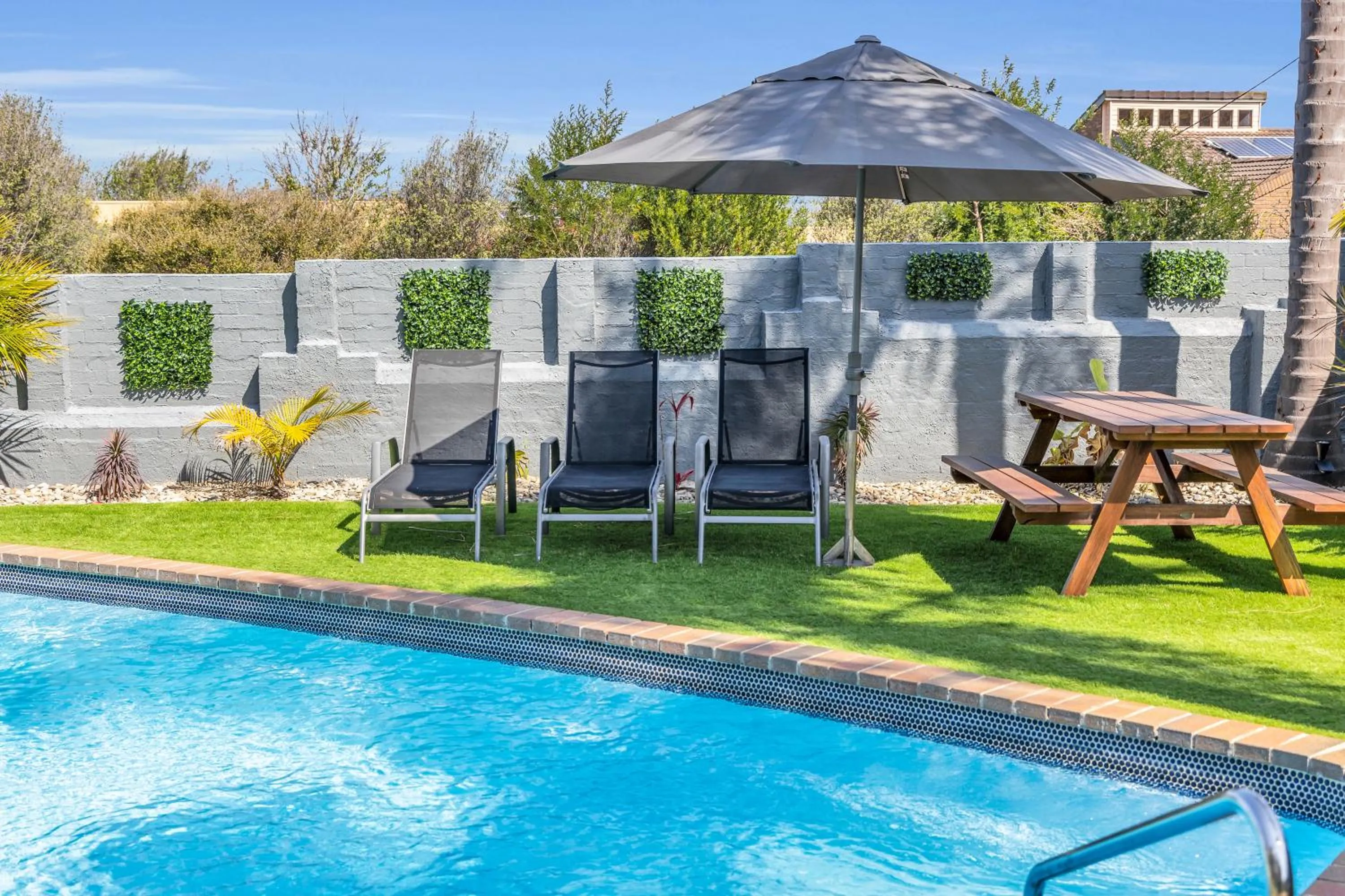 Day in The Palms Apartments