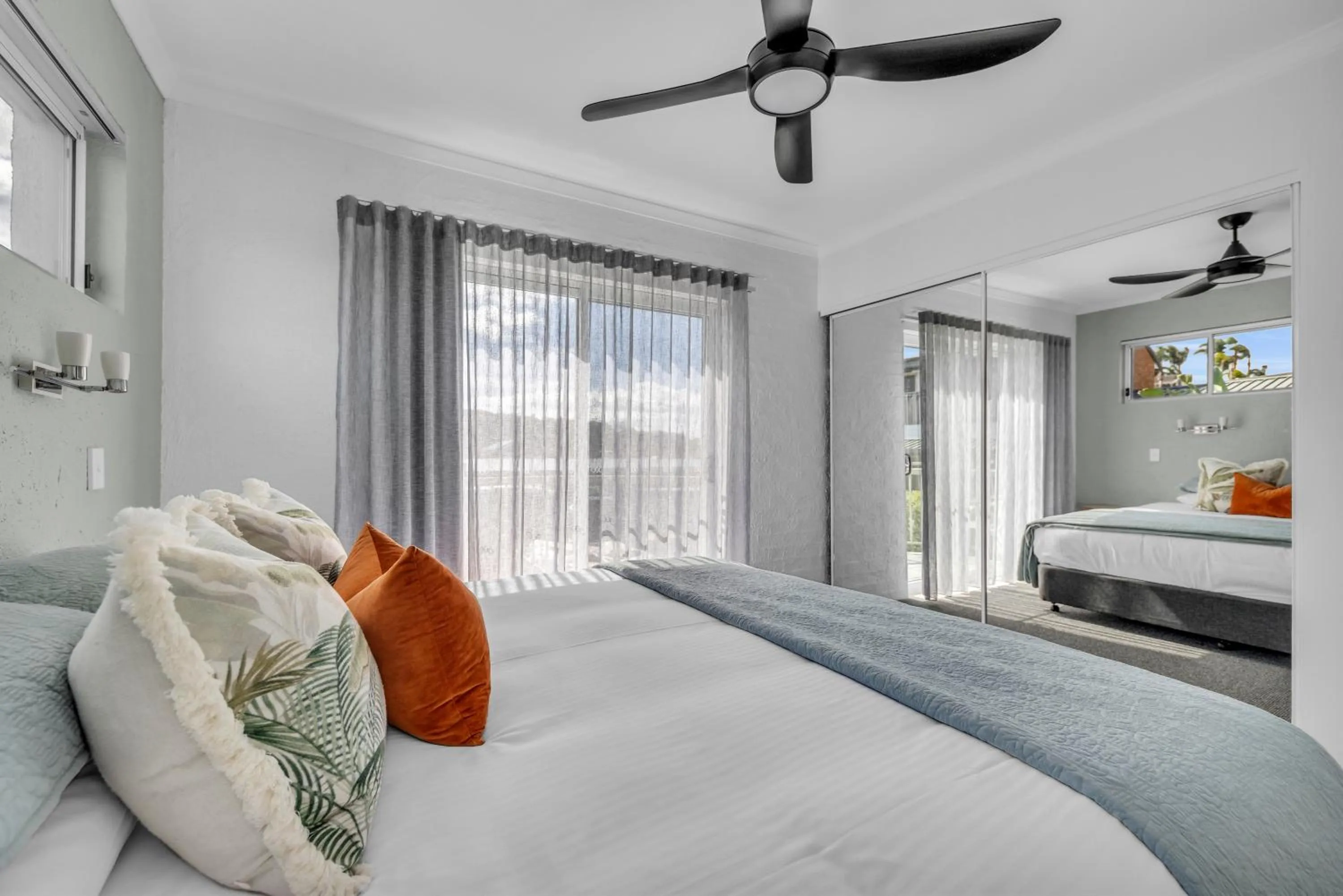 Bedroom, Bed in The Palms Apartments