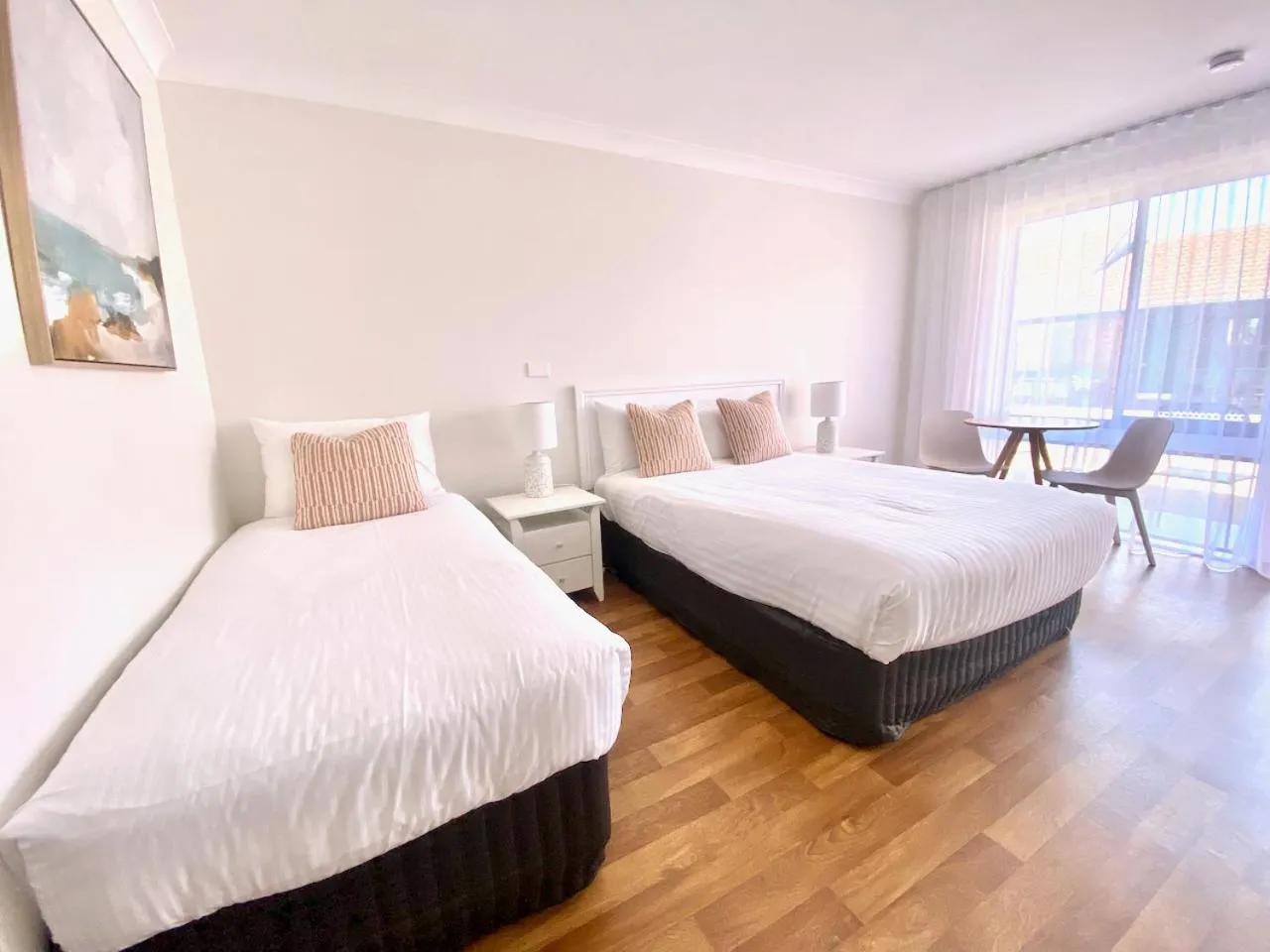 Bed in Pelican Motor Inn