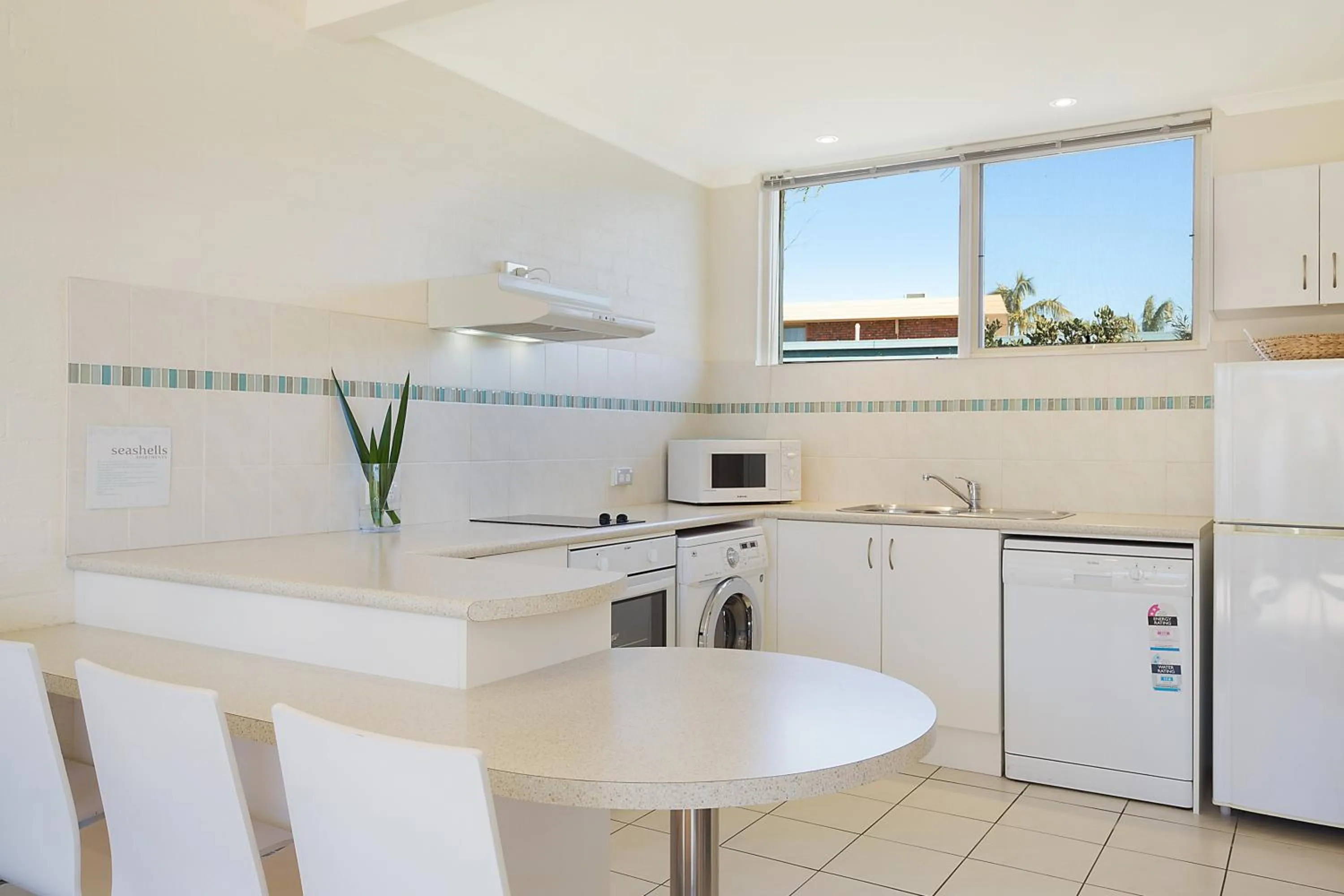 Kitchen or kitchenette in Seashells Apartments Merimbula