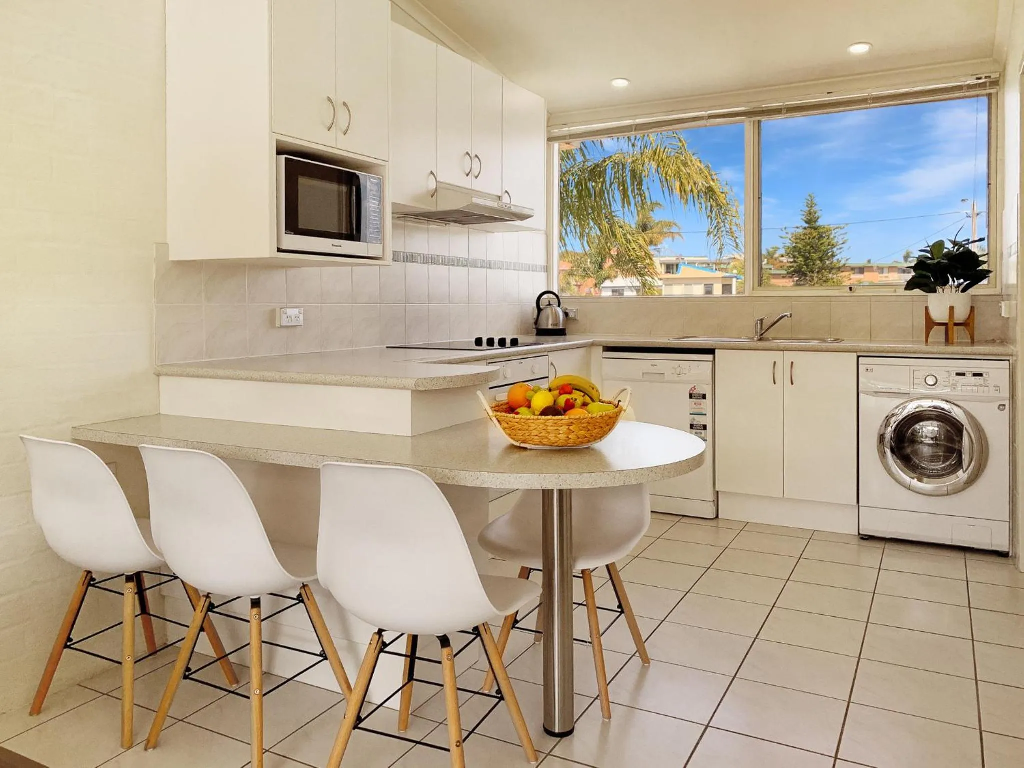 Kitchen or kitchenette in Seashells Apartments Merimbula