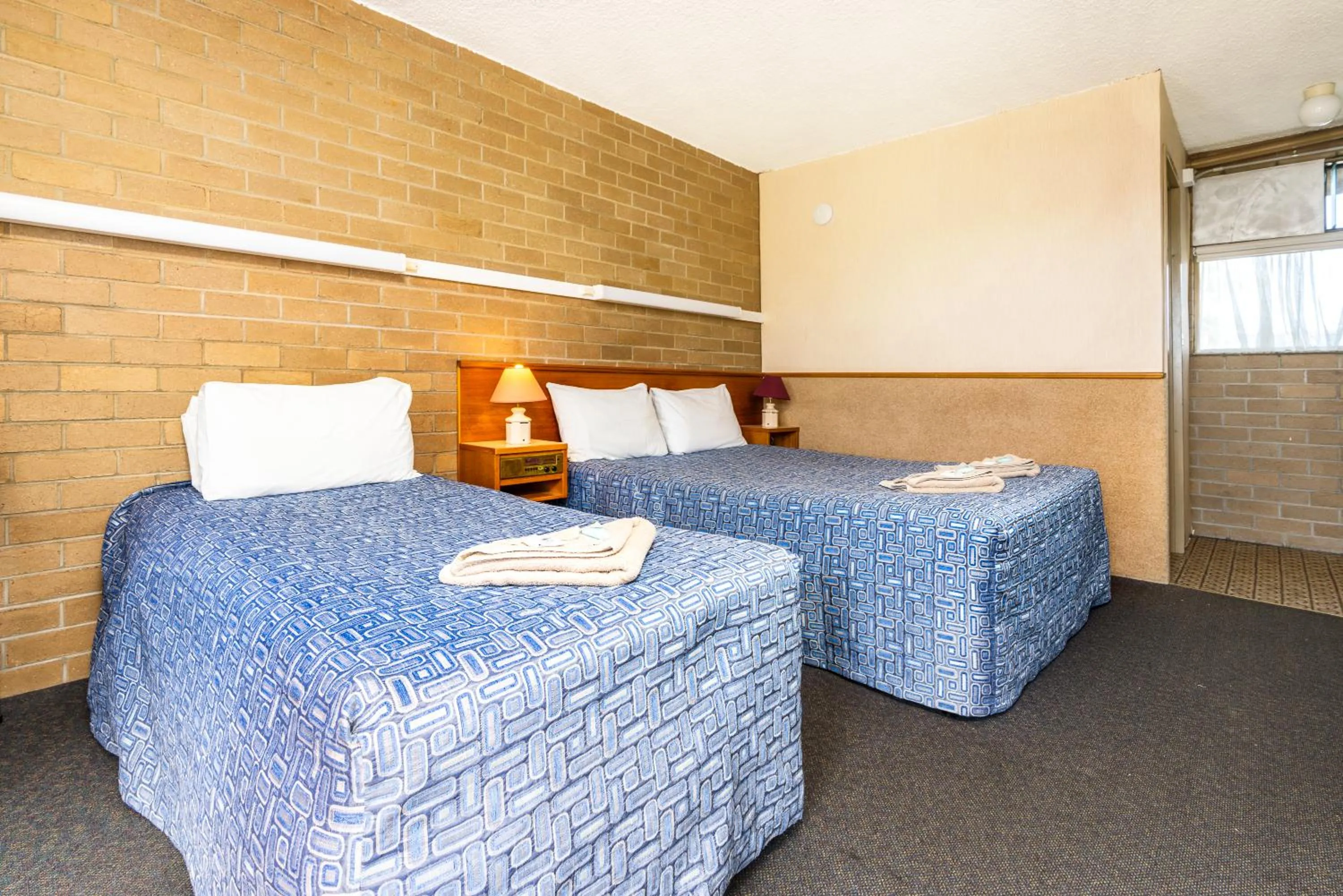 Bed in Town Centre Motor Inn