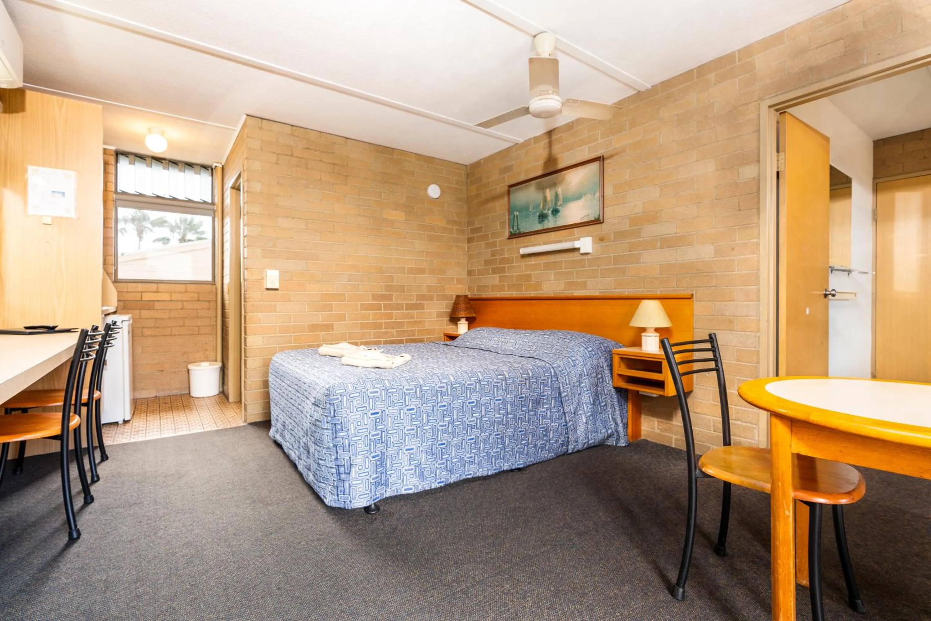 Bed in Town Centre Motor Inn