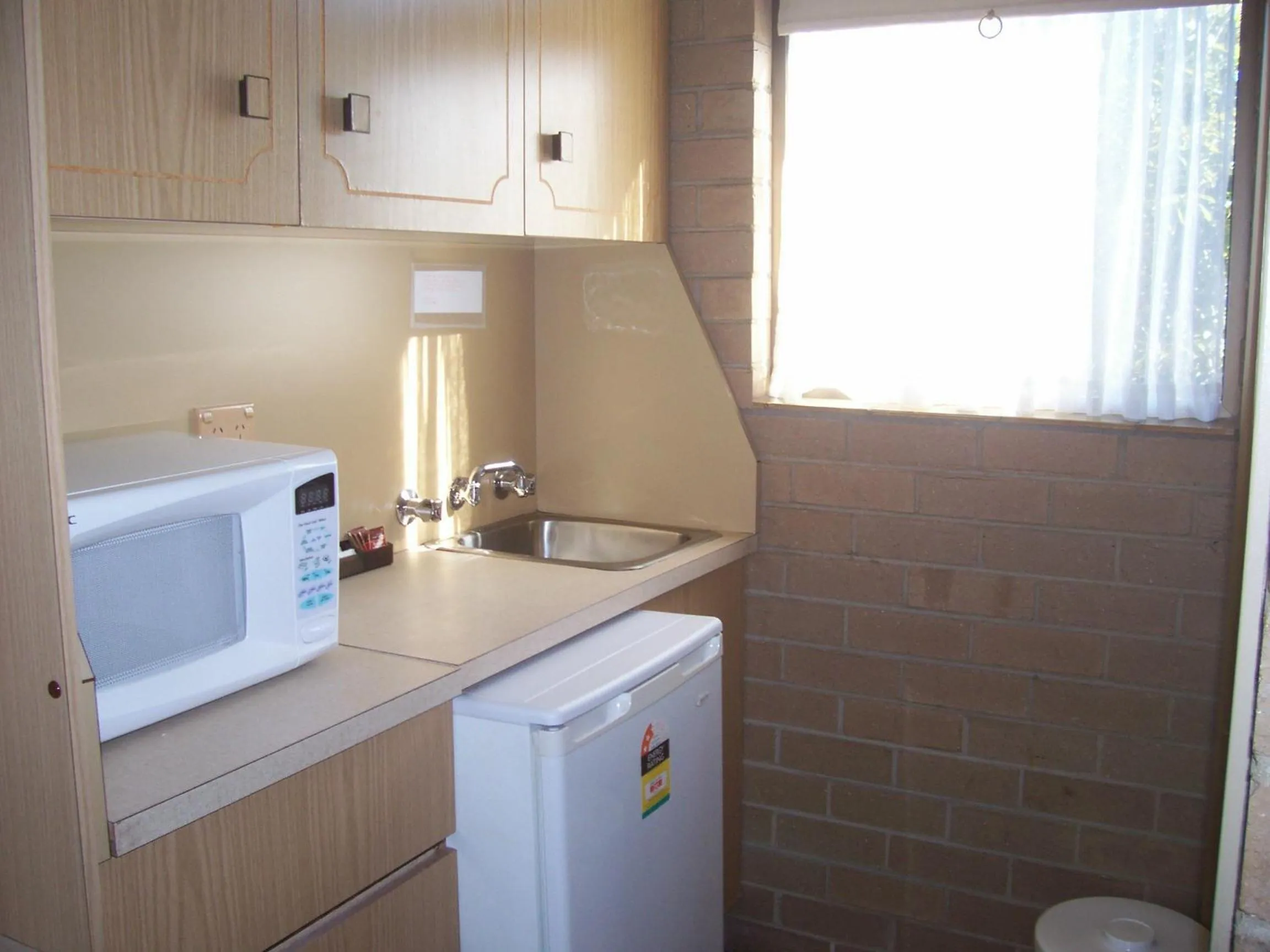 Kitchen or kitchenette in Town Centre Motor Inn
