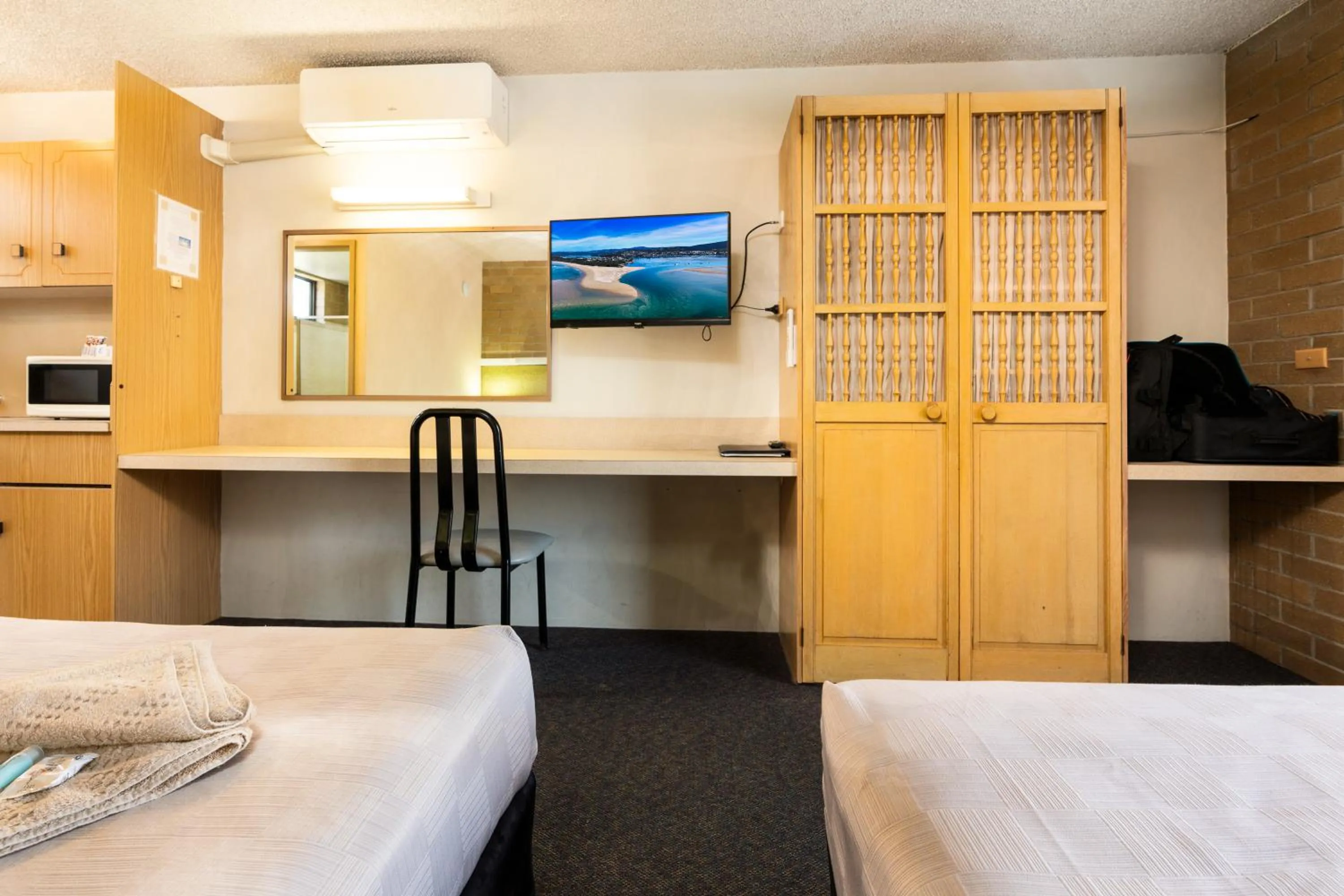 Bed in Town Centre Motor Inn