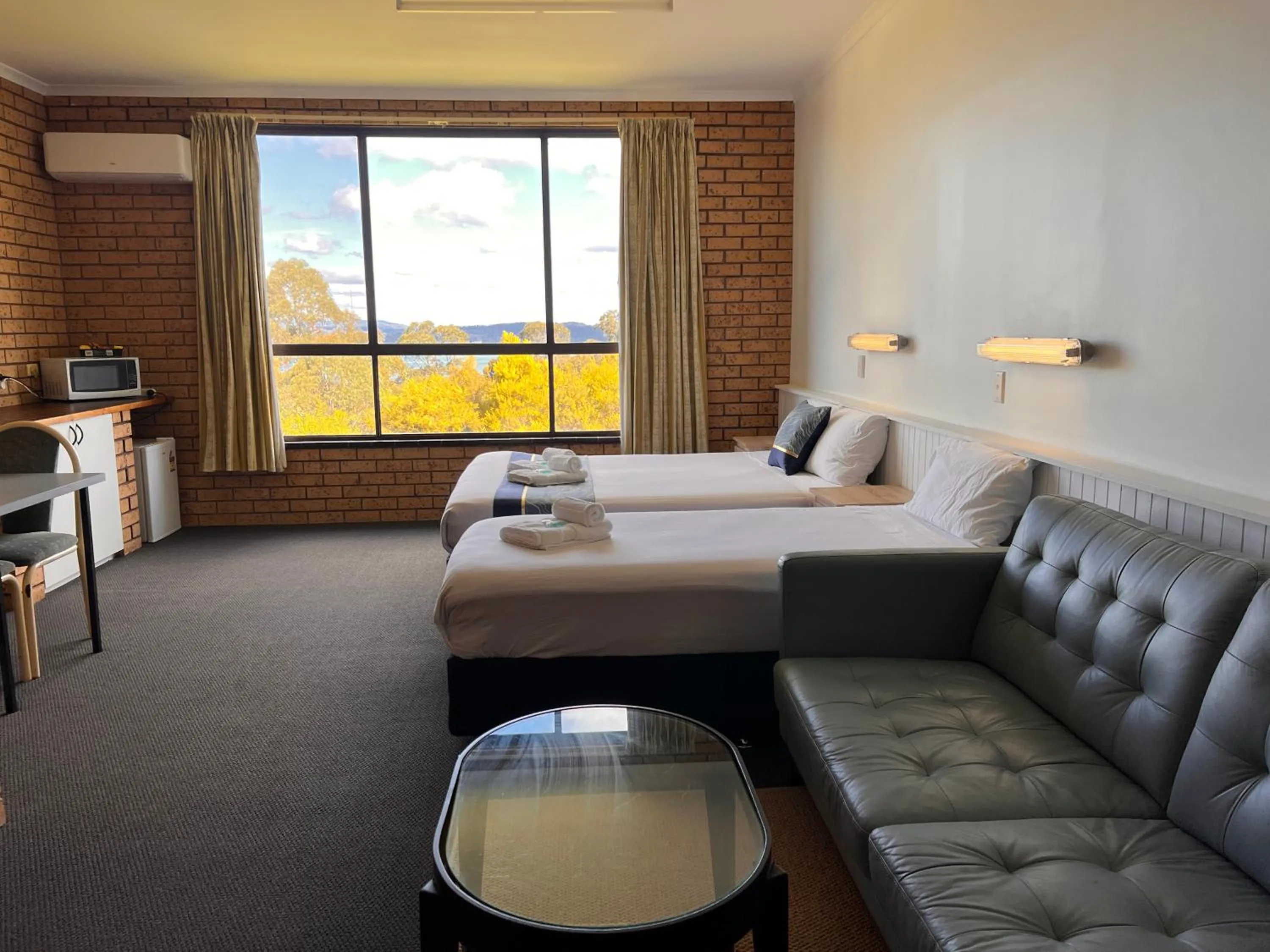 Living room in Bayview Motor Inn