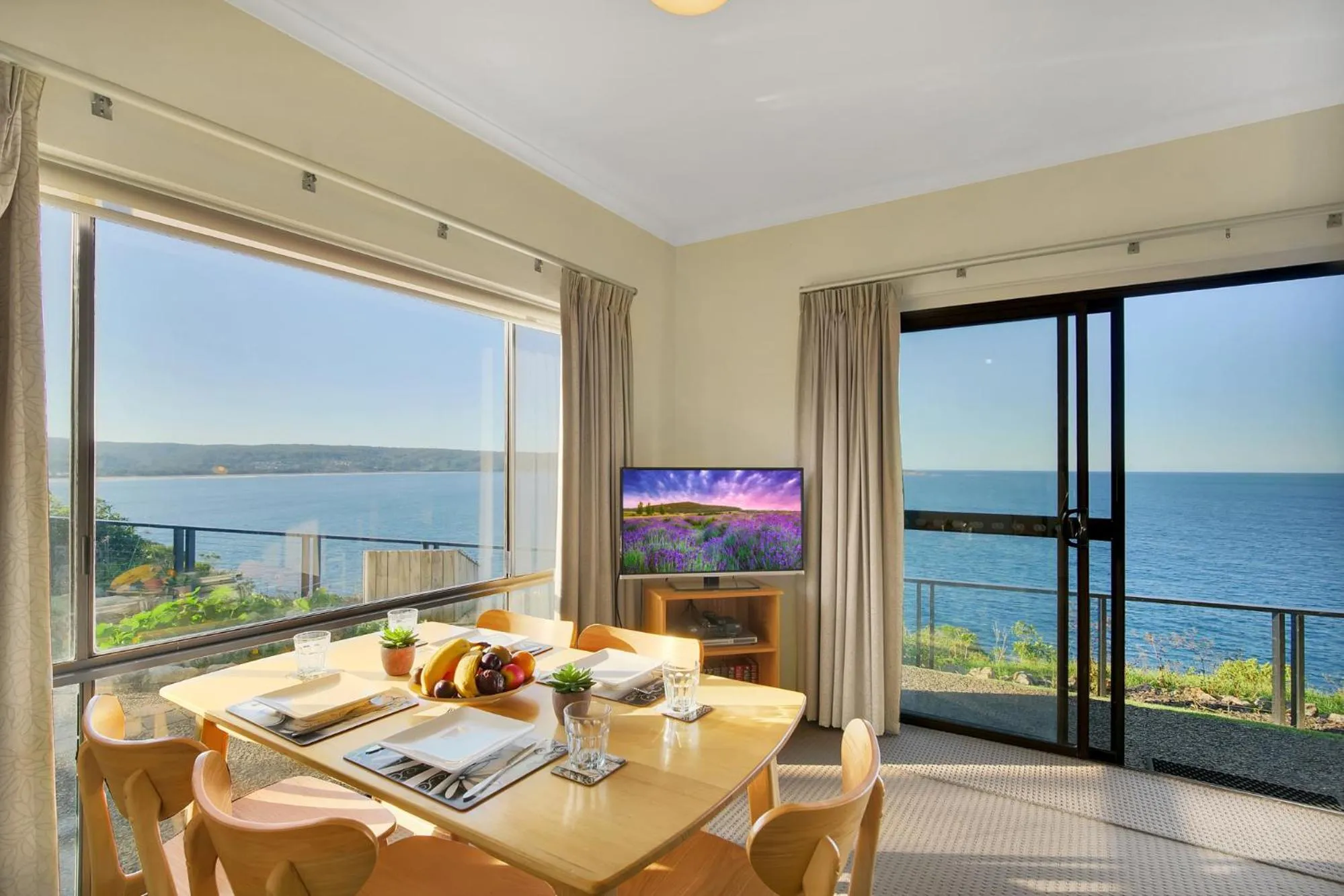 Dining area in Eagle Heights Holiday Units