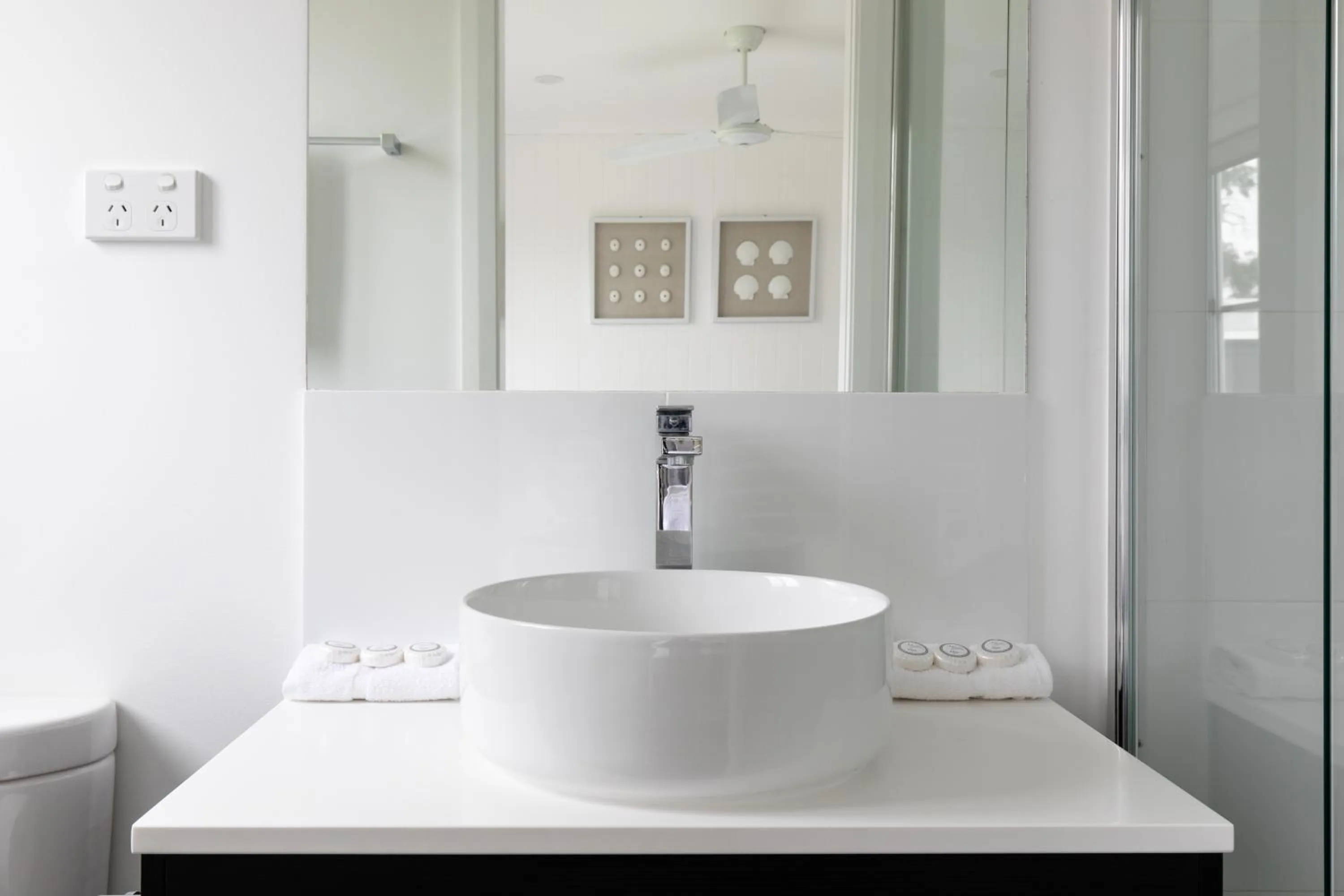 Bathroom in Seahorse Inn Hotel & Villas