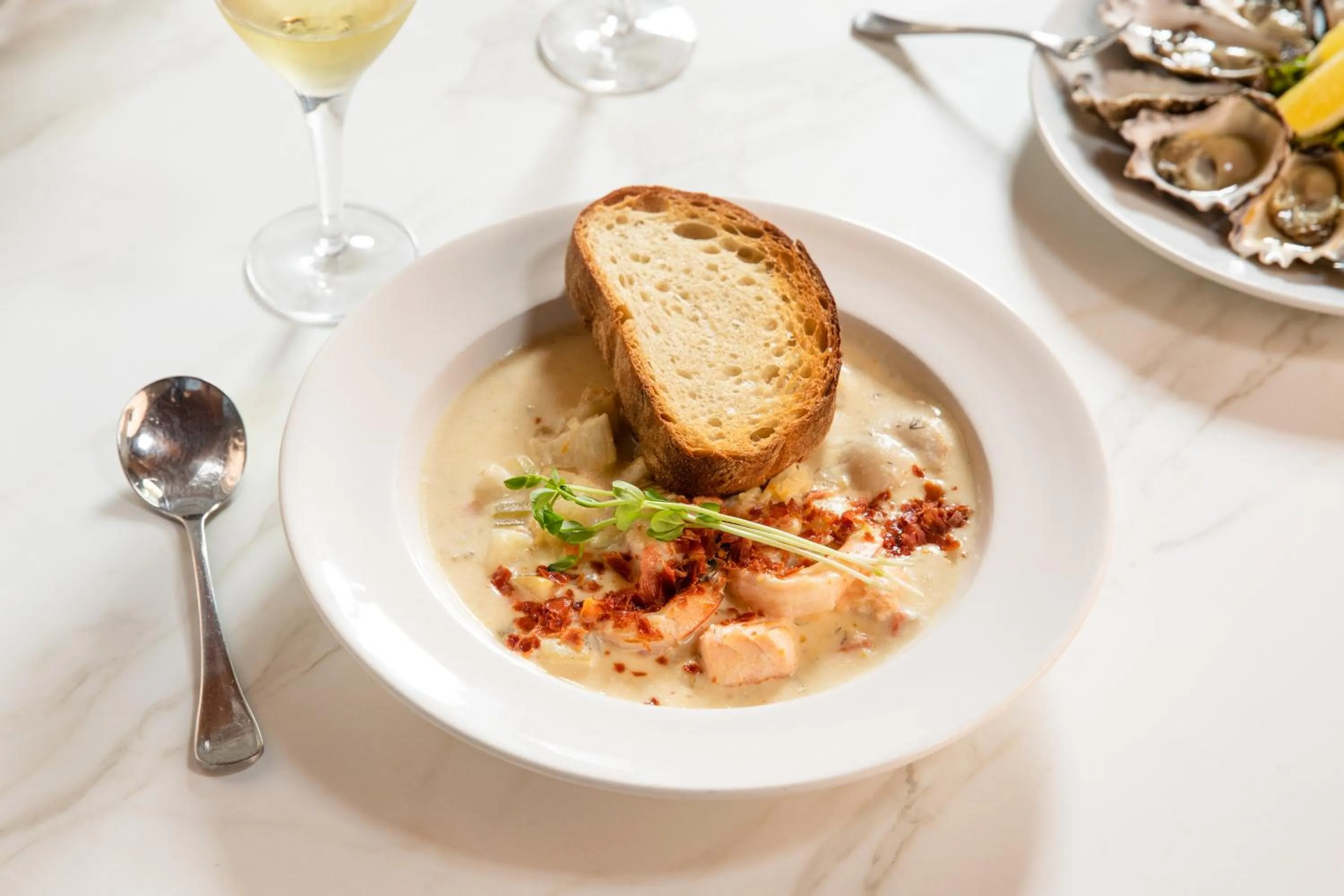 Restaurant/places to eat in Seahorse Inn Hotel & Villas