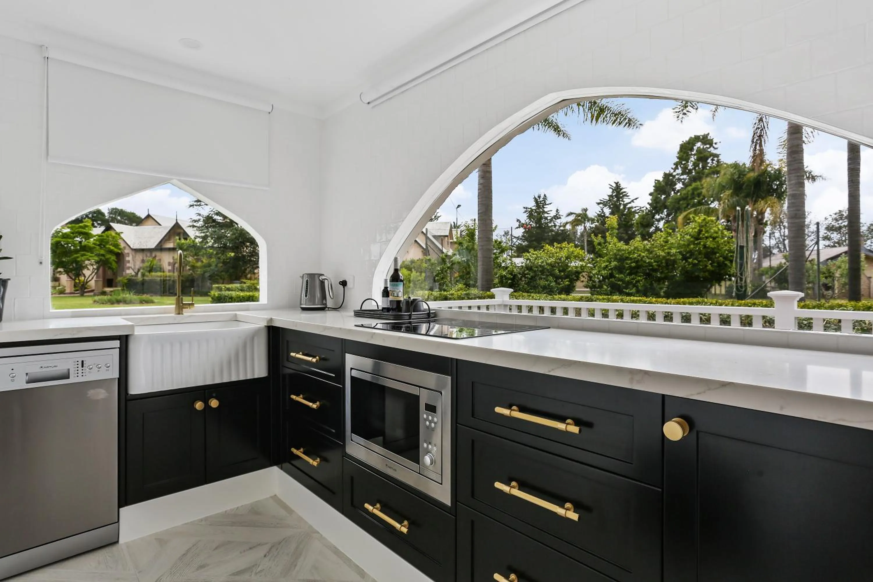 kitchen in Seahorse Inn Hotel & Villas