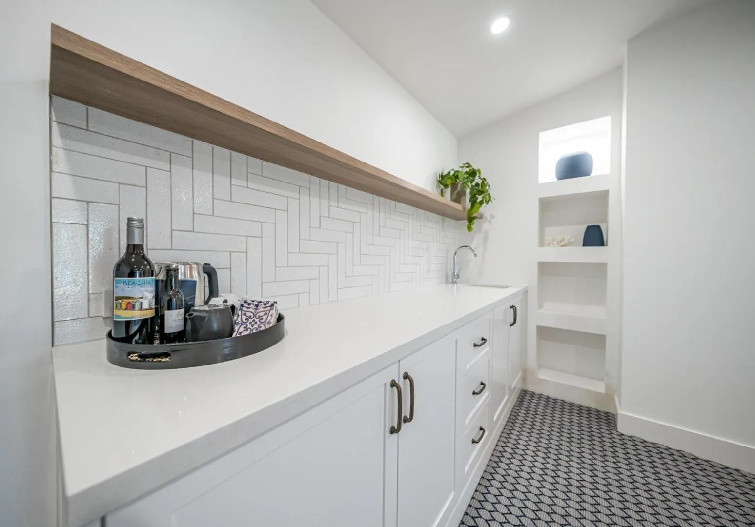 Kitchen or kitchenette in Seahorse Inn Hotel & Villas