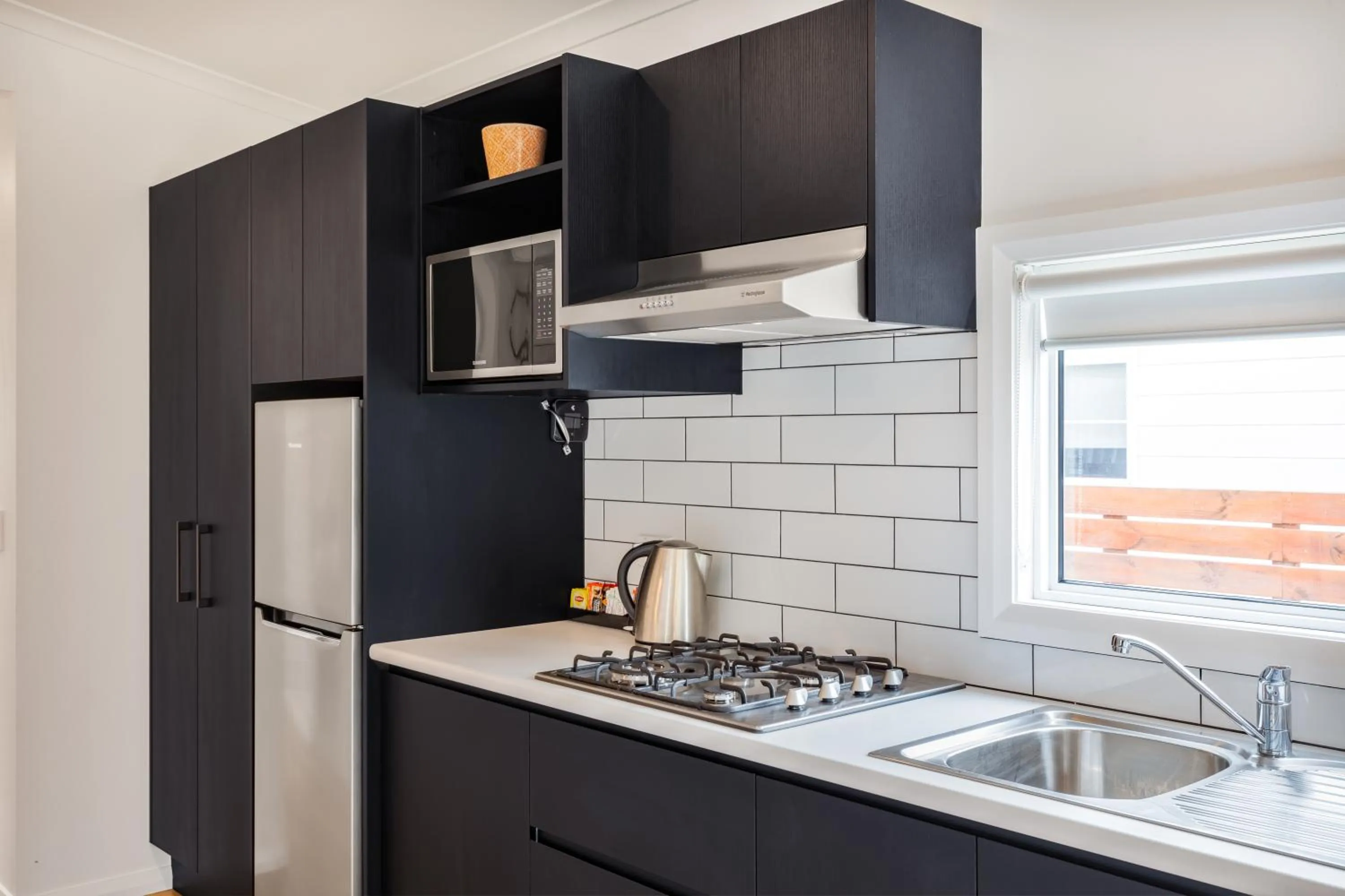 Kitchen or kitchenette in Seahorse Inn Hotel & Villas