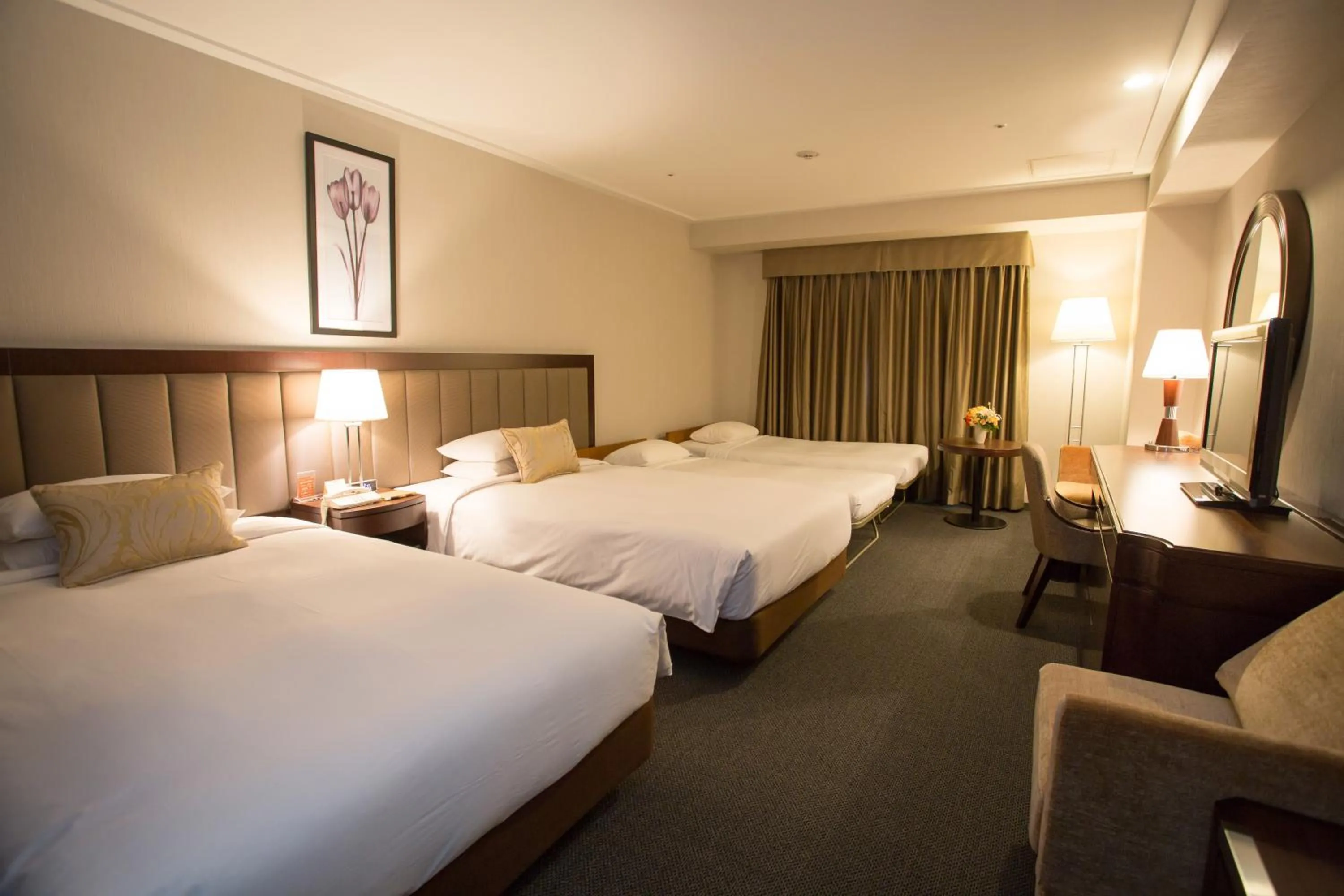 Photo of the whole room, Bed in Nagoya Tokyu Hotel