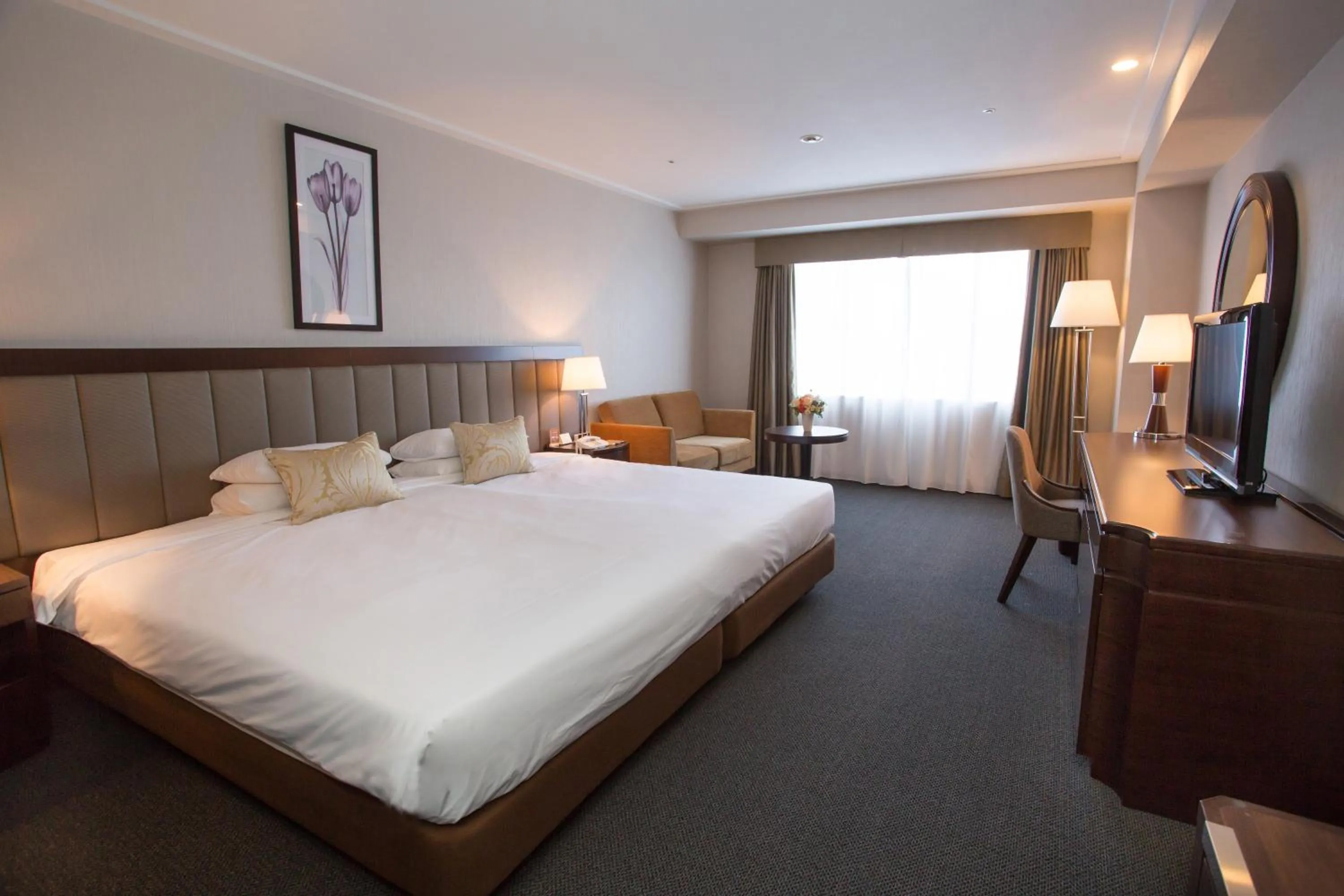 Photo of the whole room, Bed in Nagoya Tokyu Hotel