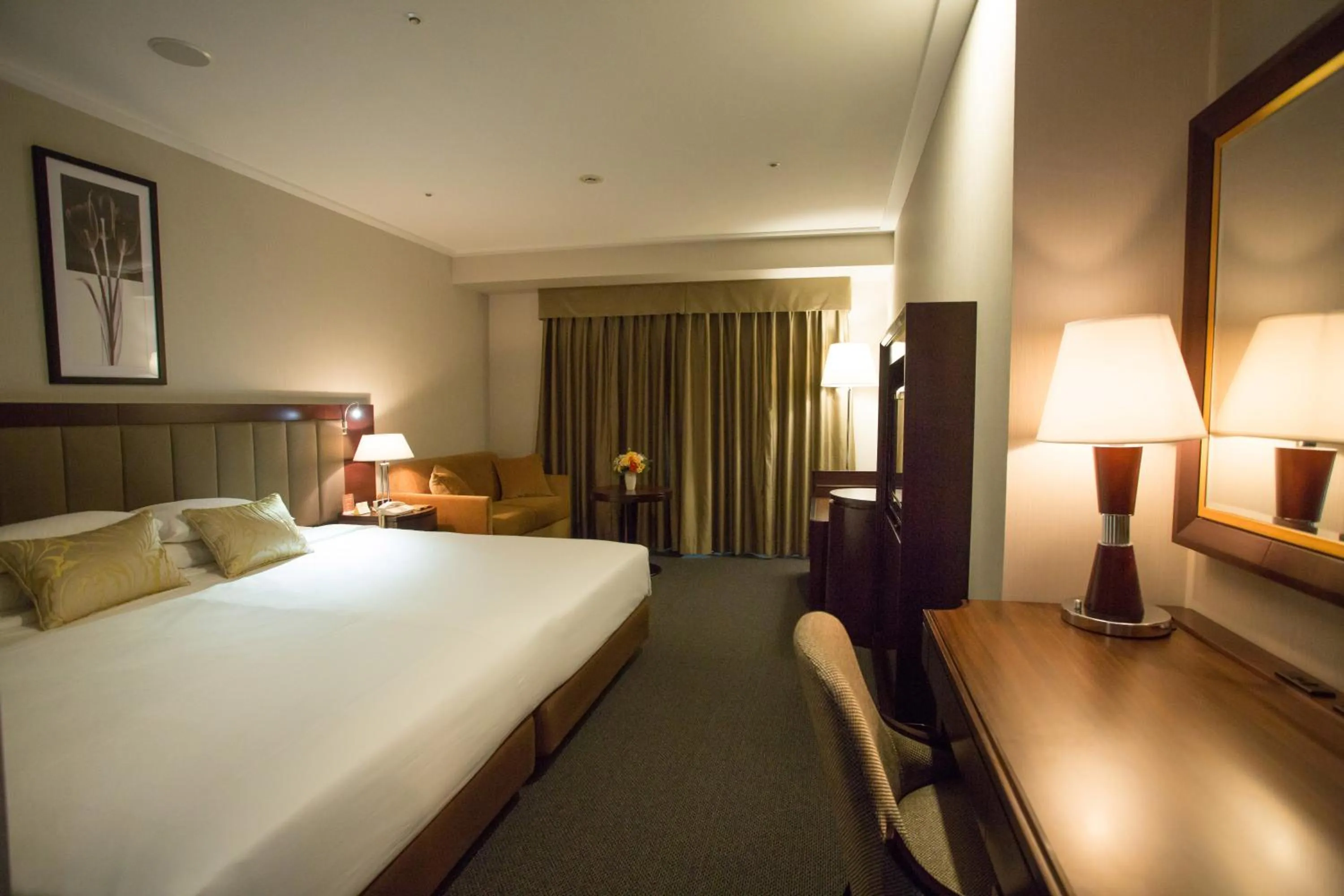 Photo of the whole room, Bed in Nagoya Tokyu Hotel