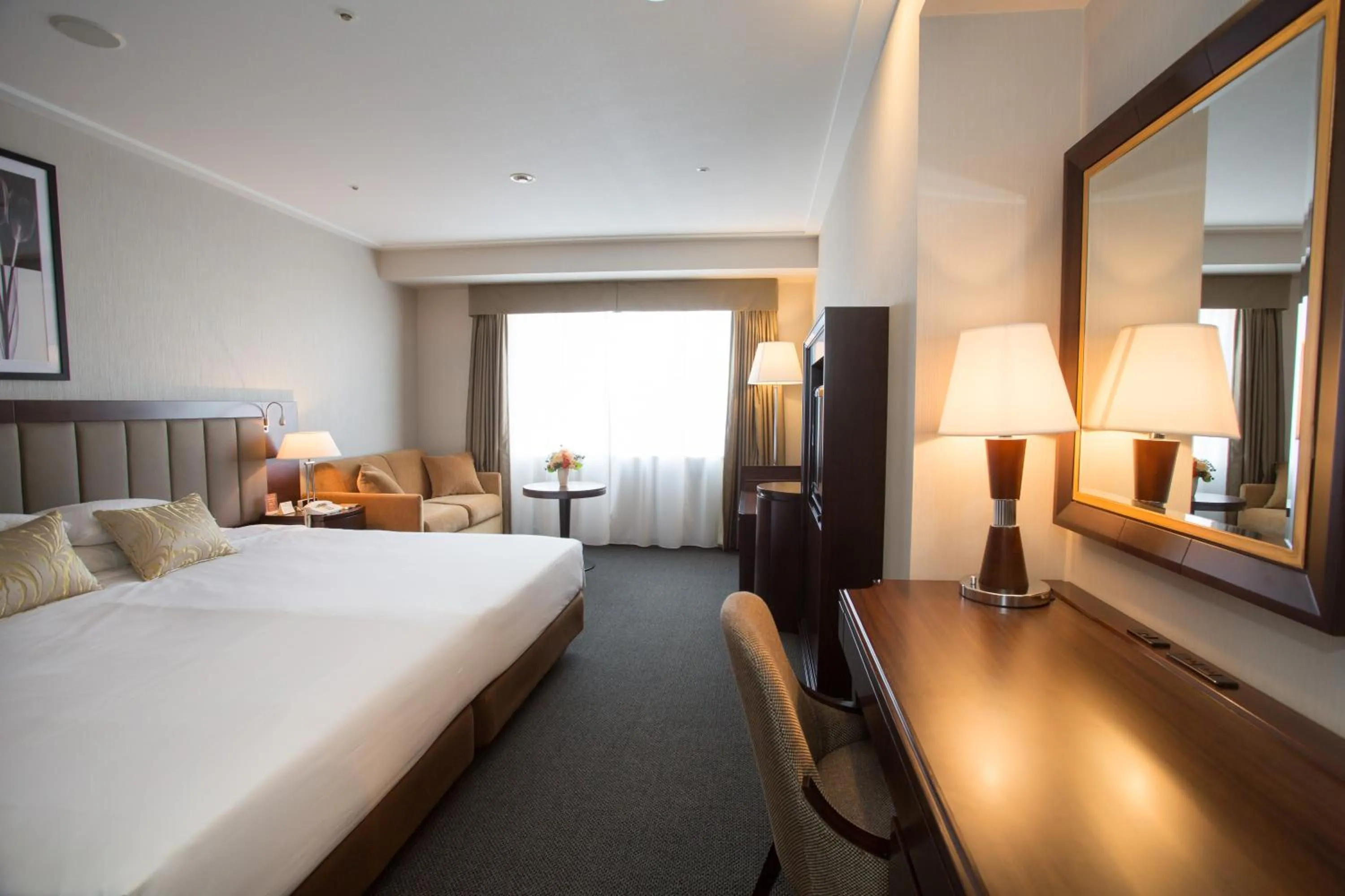 Photo of the whole room, Bed in Nagoya Tokyu Hotel