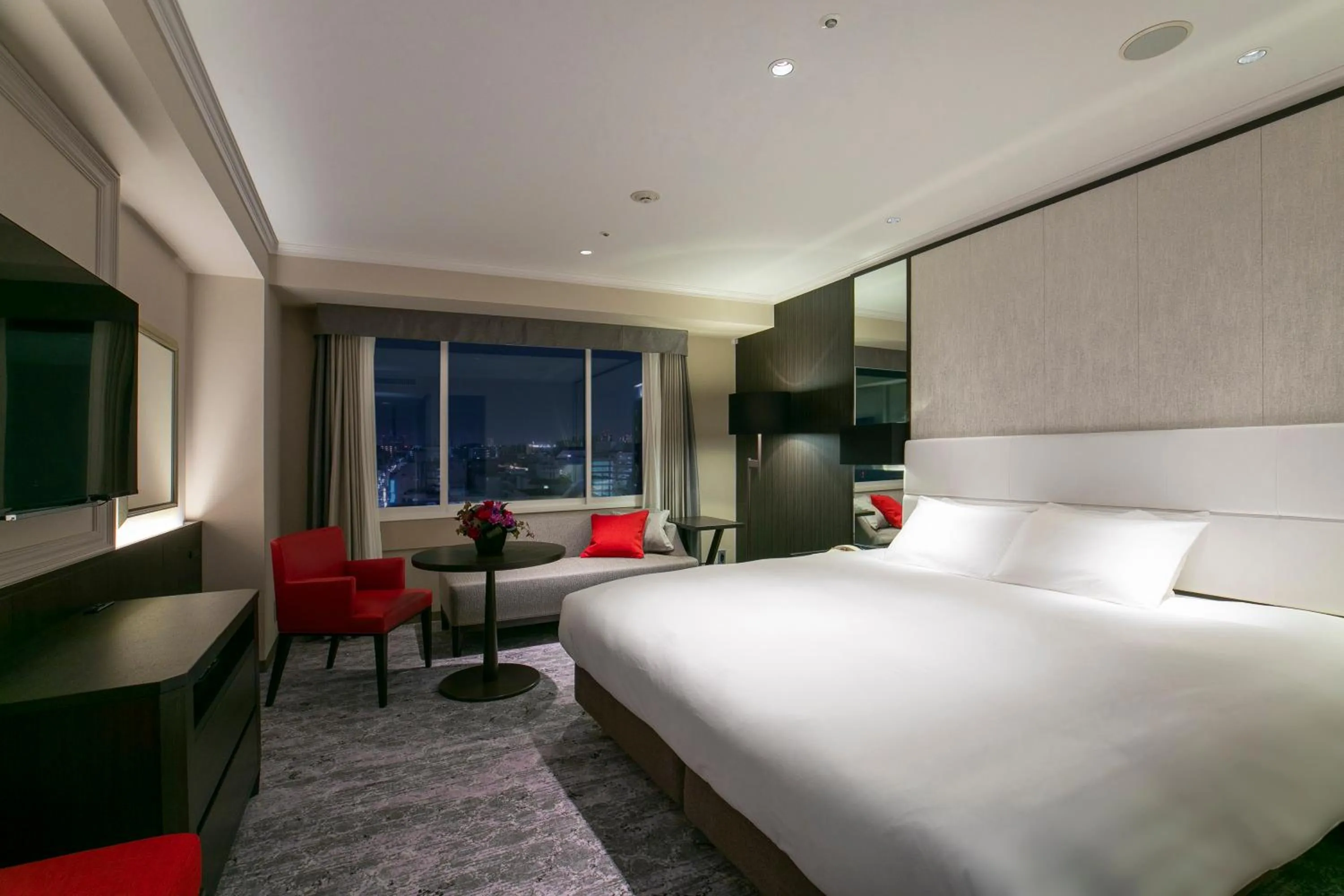 Photo of the whole room, Bed in Nagoya Tokyu Hotel