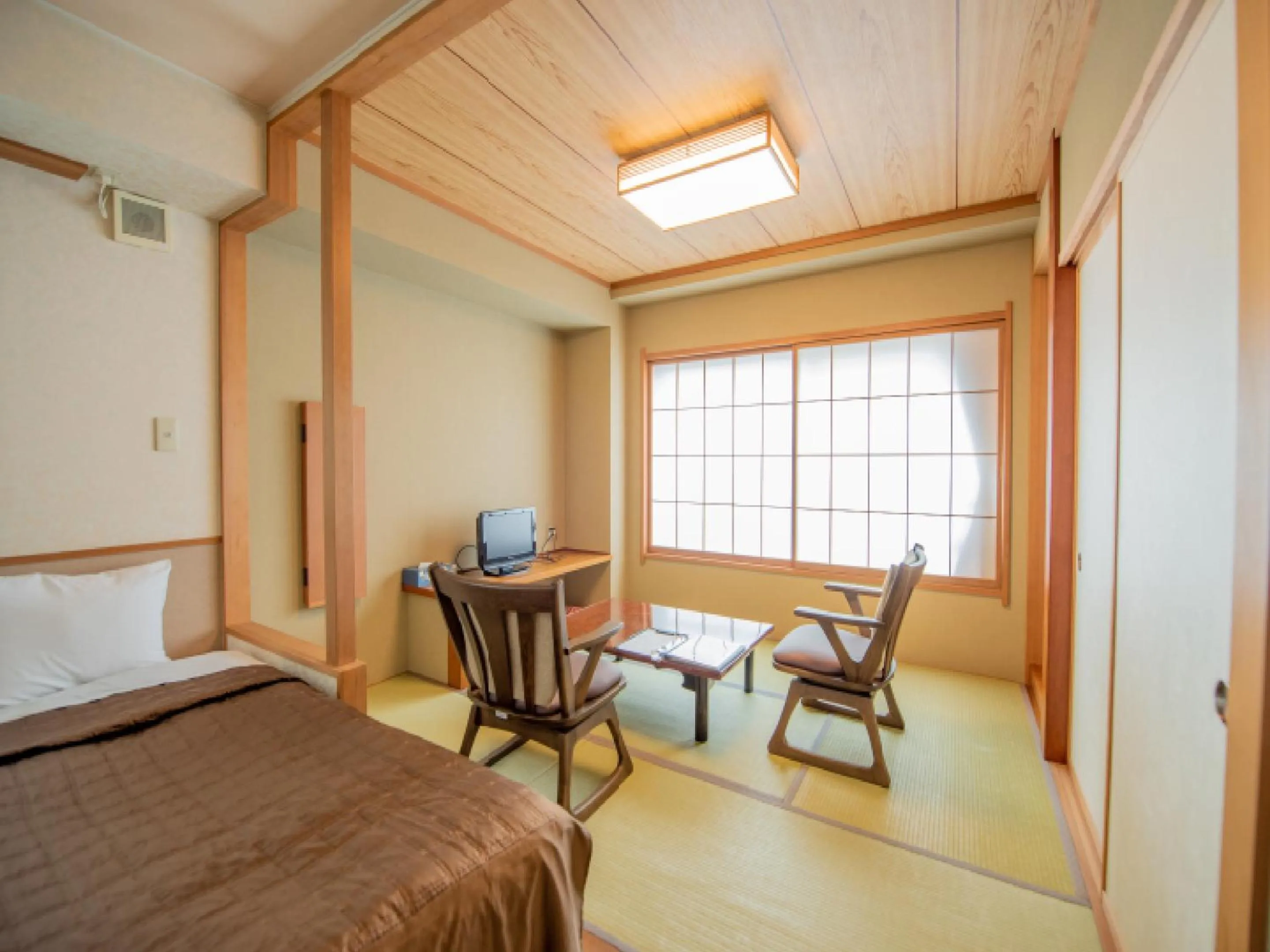 Living room, Bed in Ryokan Hakura