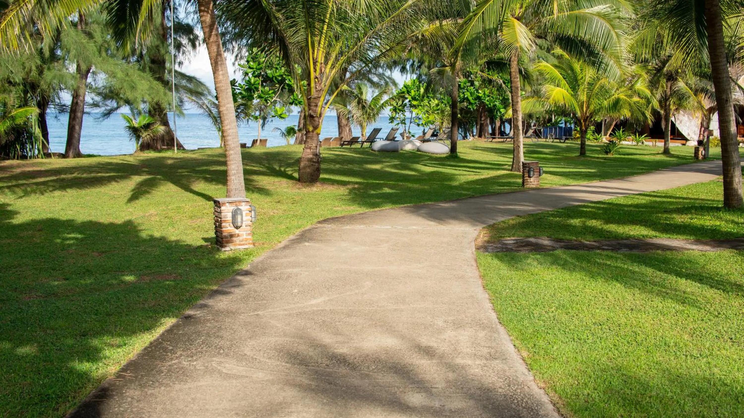 Garden in Long Beach Chalet - SHA Extra Plus