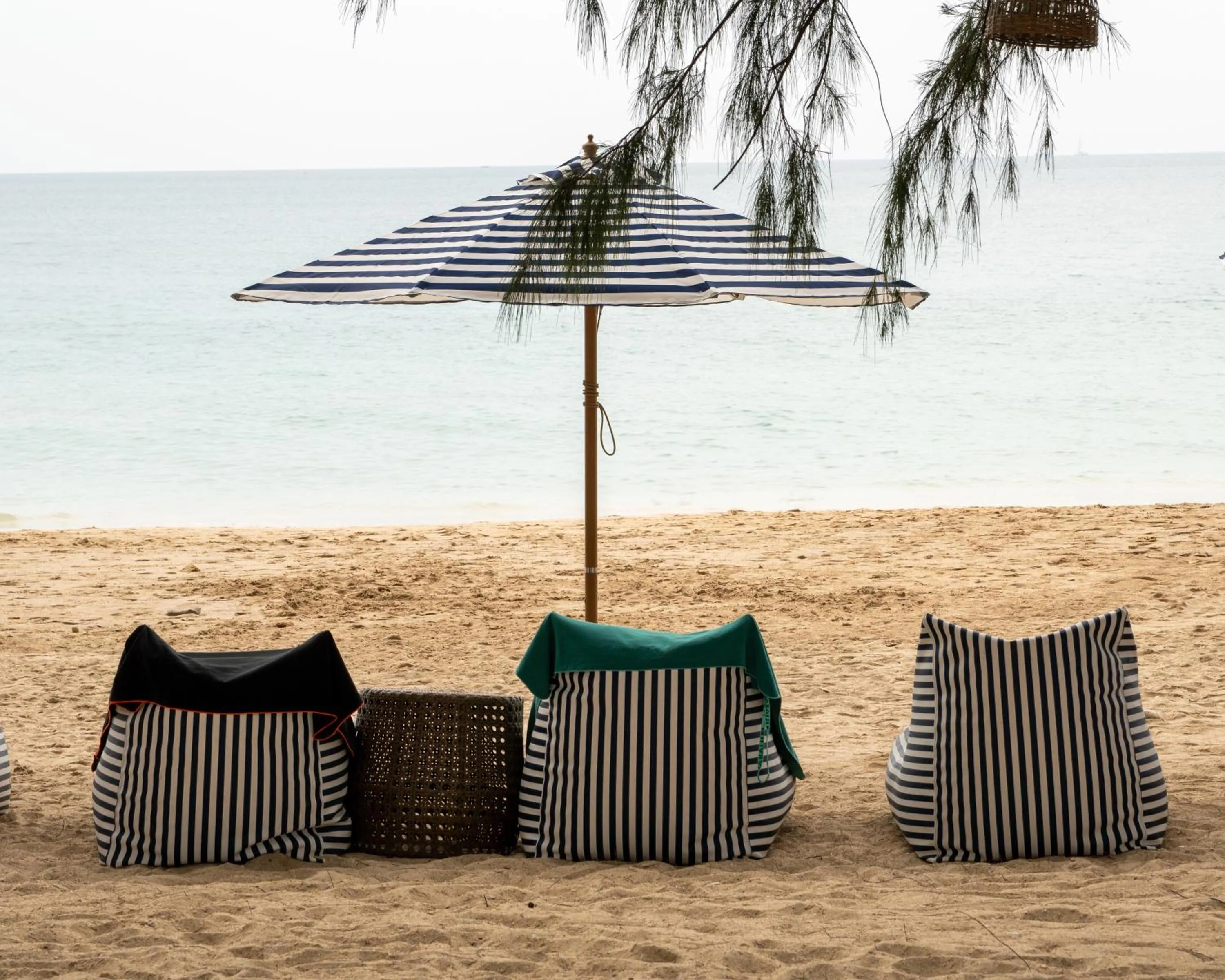 Lounge or bar in Long Beach Chalet - SHA Extra Plus