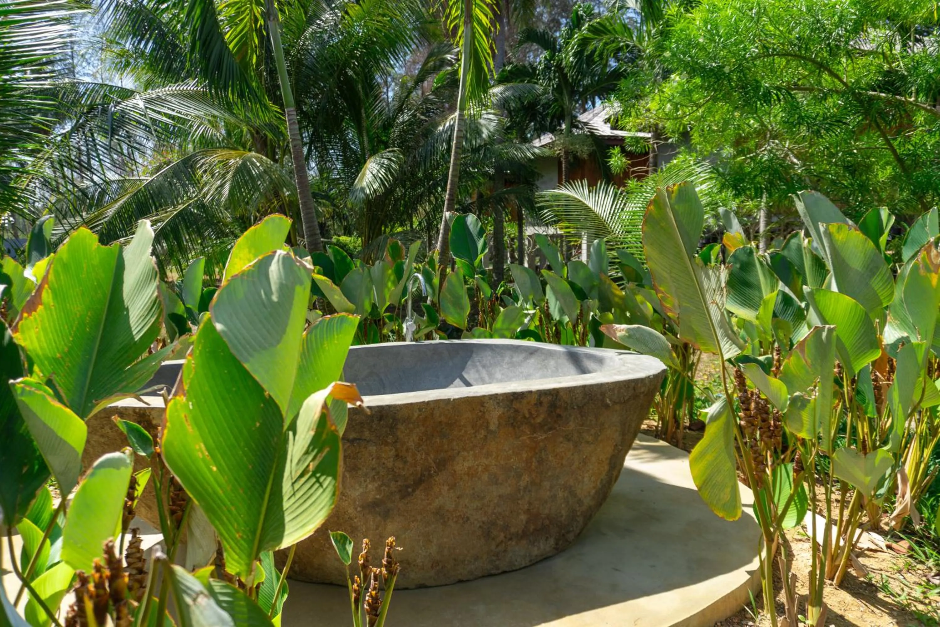 Open Air Bath in Long Beach Chalet - SHA Extra Plus