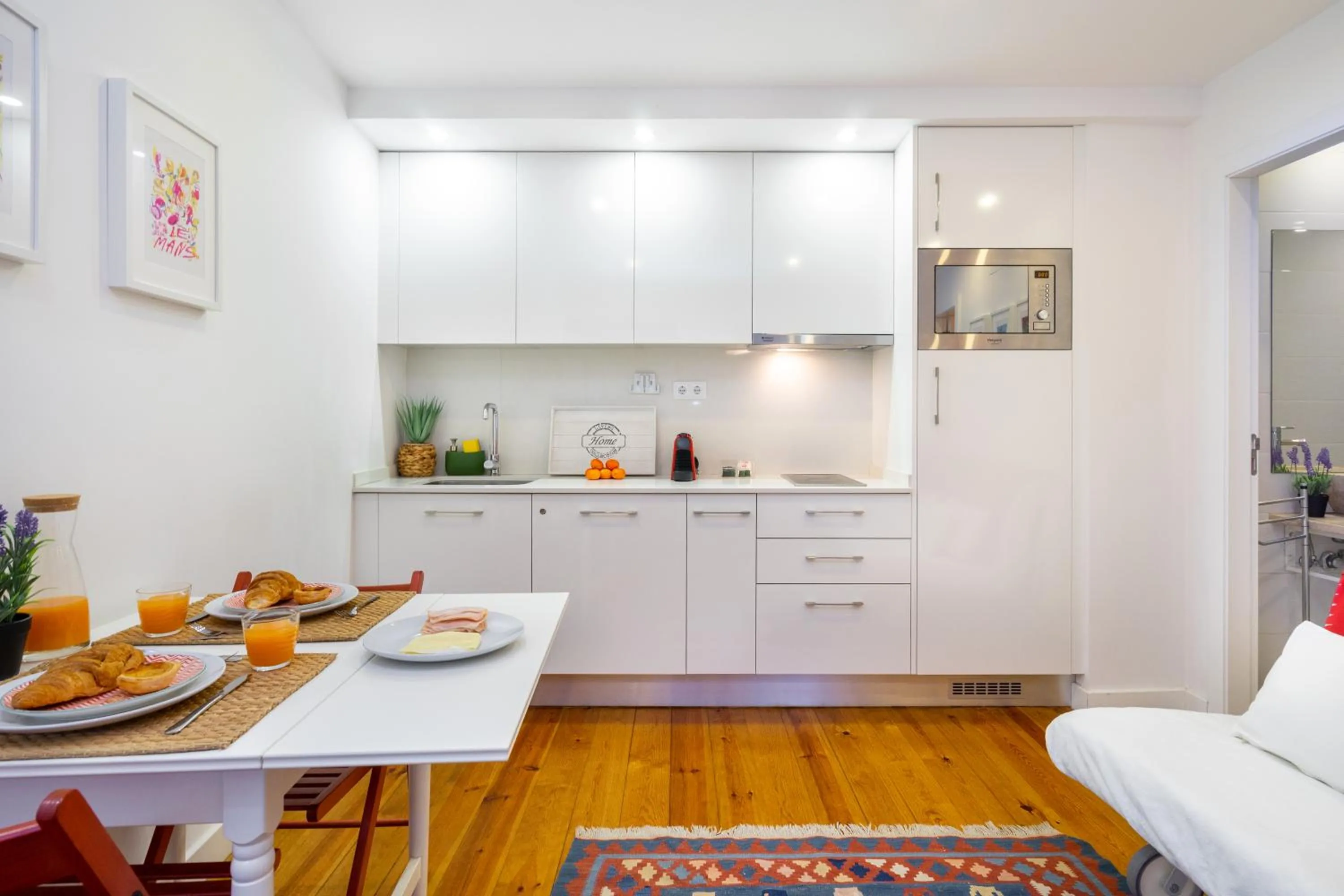 Kitchen or kitchenette in WHome | Paz Downtown Apartment #2