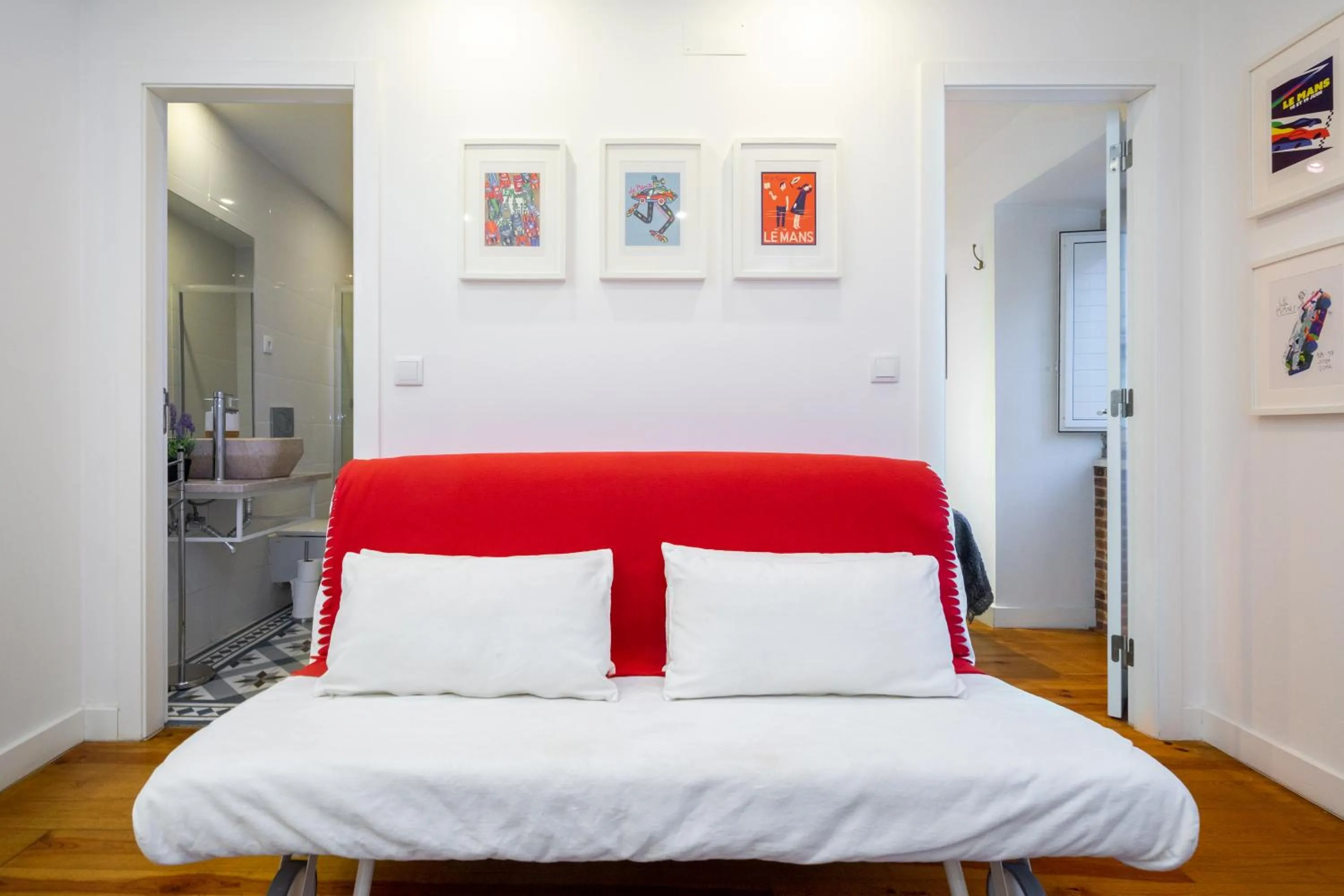 Photo of the whole room, Bed in WHome | Paz Downtown Apartment #2