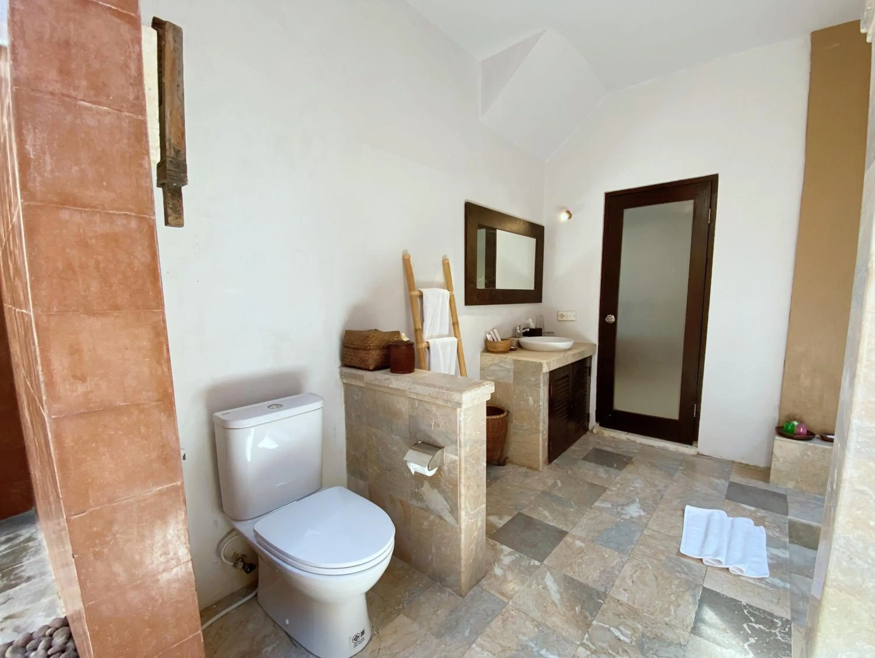 Bathroom in Visakha Sanur by Puri Signatures