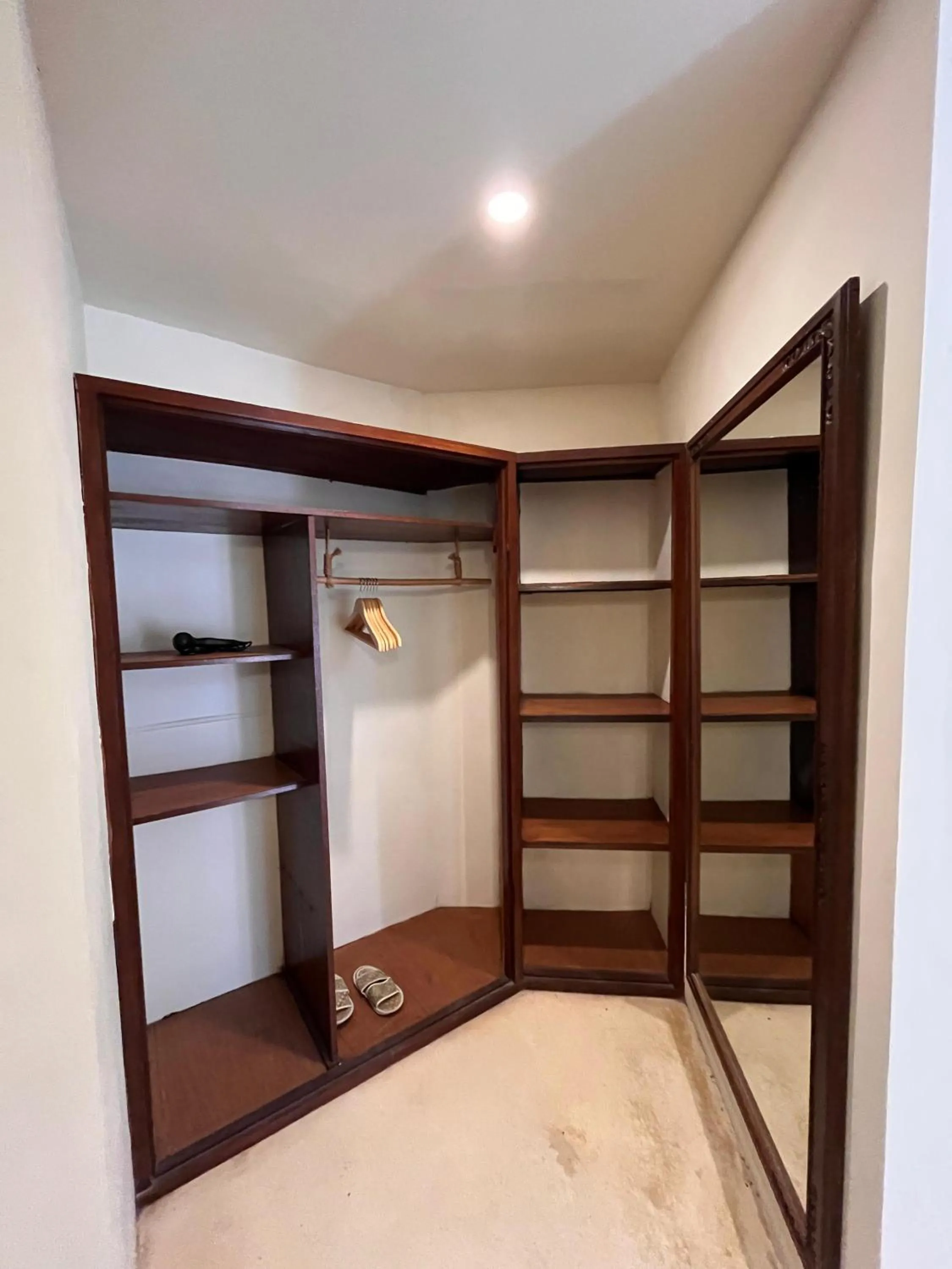 wardrobe in Visakha Sanur by Puri Signatures