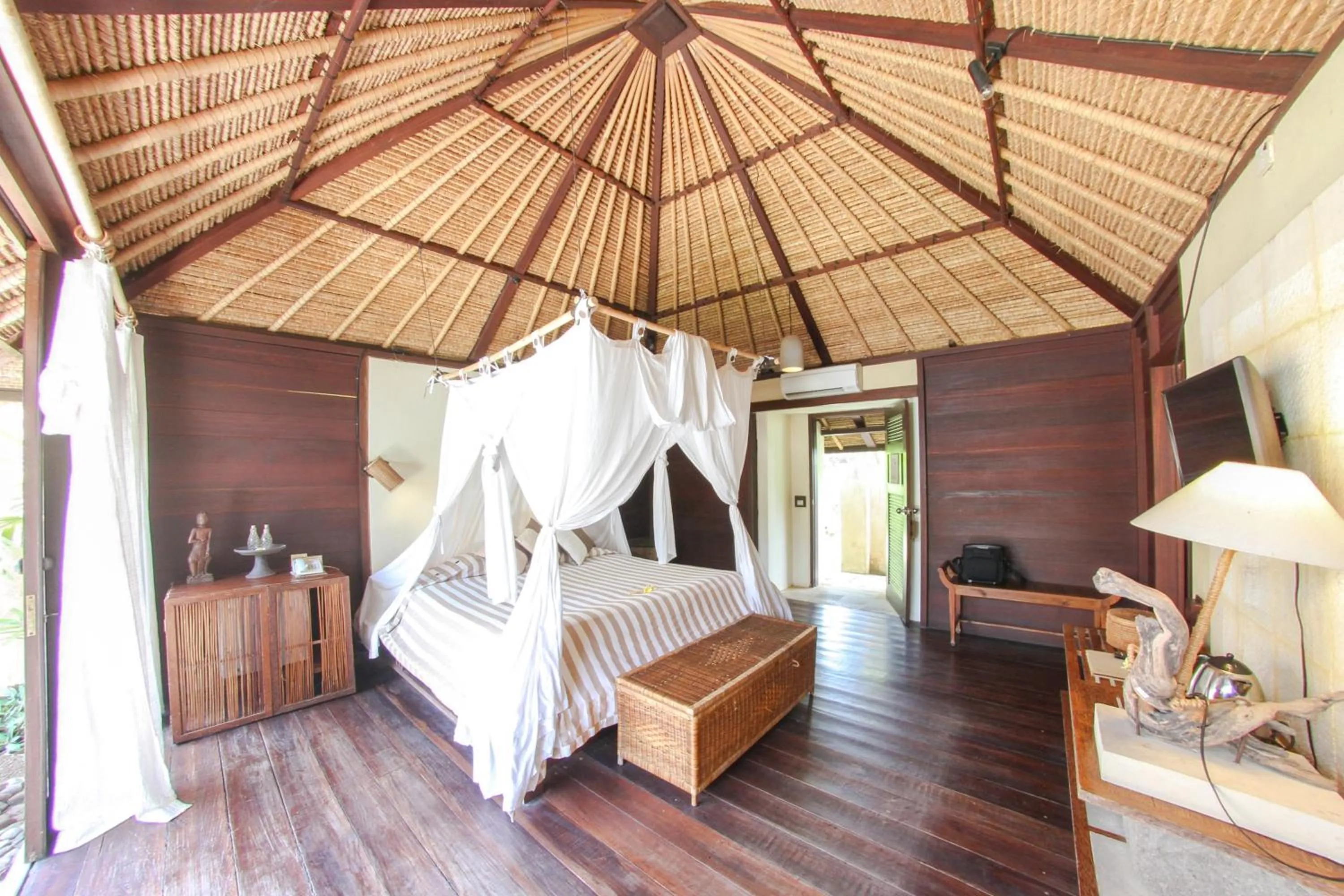 Bed in Visakha Sanur by Puri Signatures
