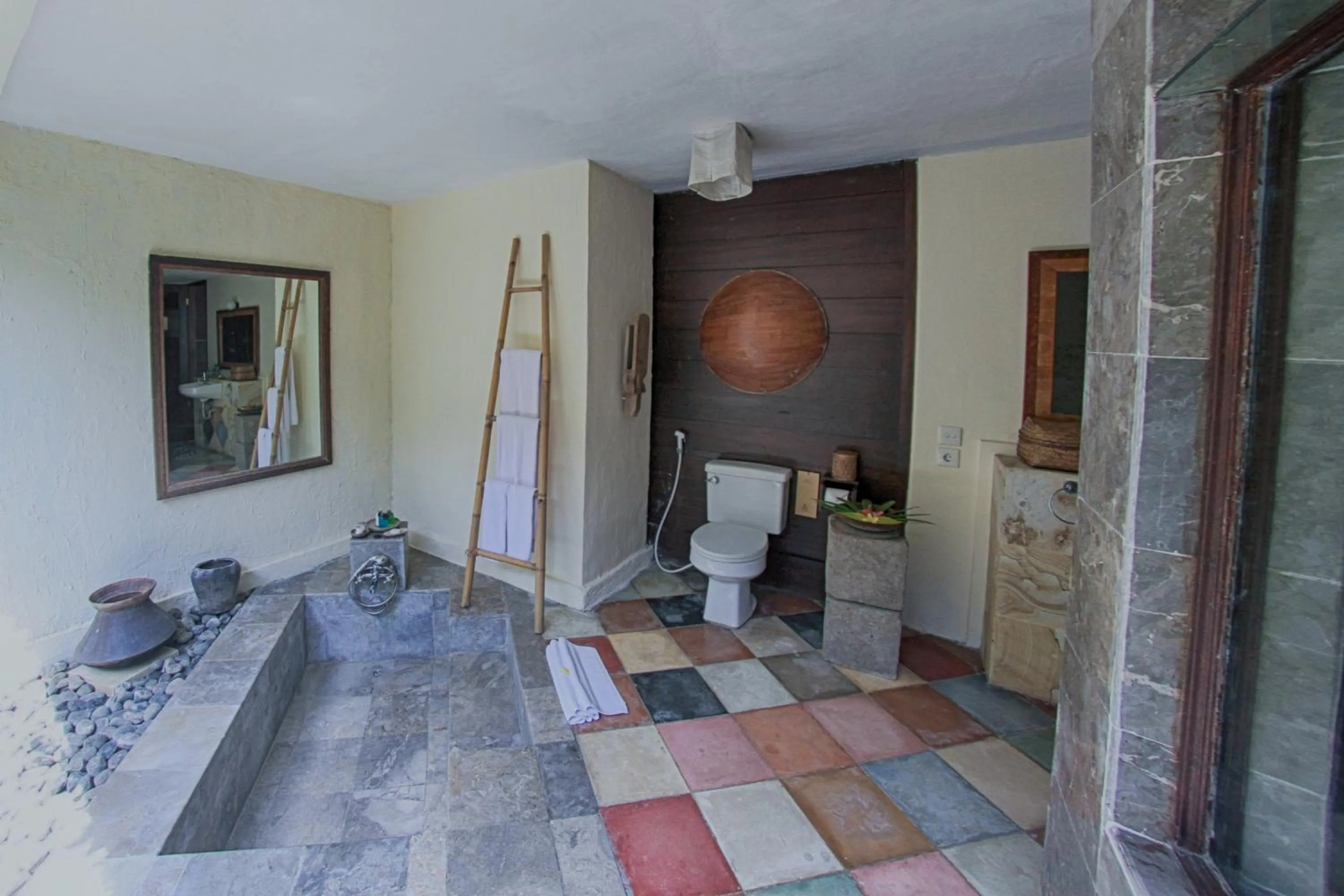 Bathroom in Visakha Sanur by Puri Signatures