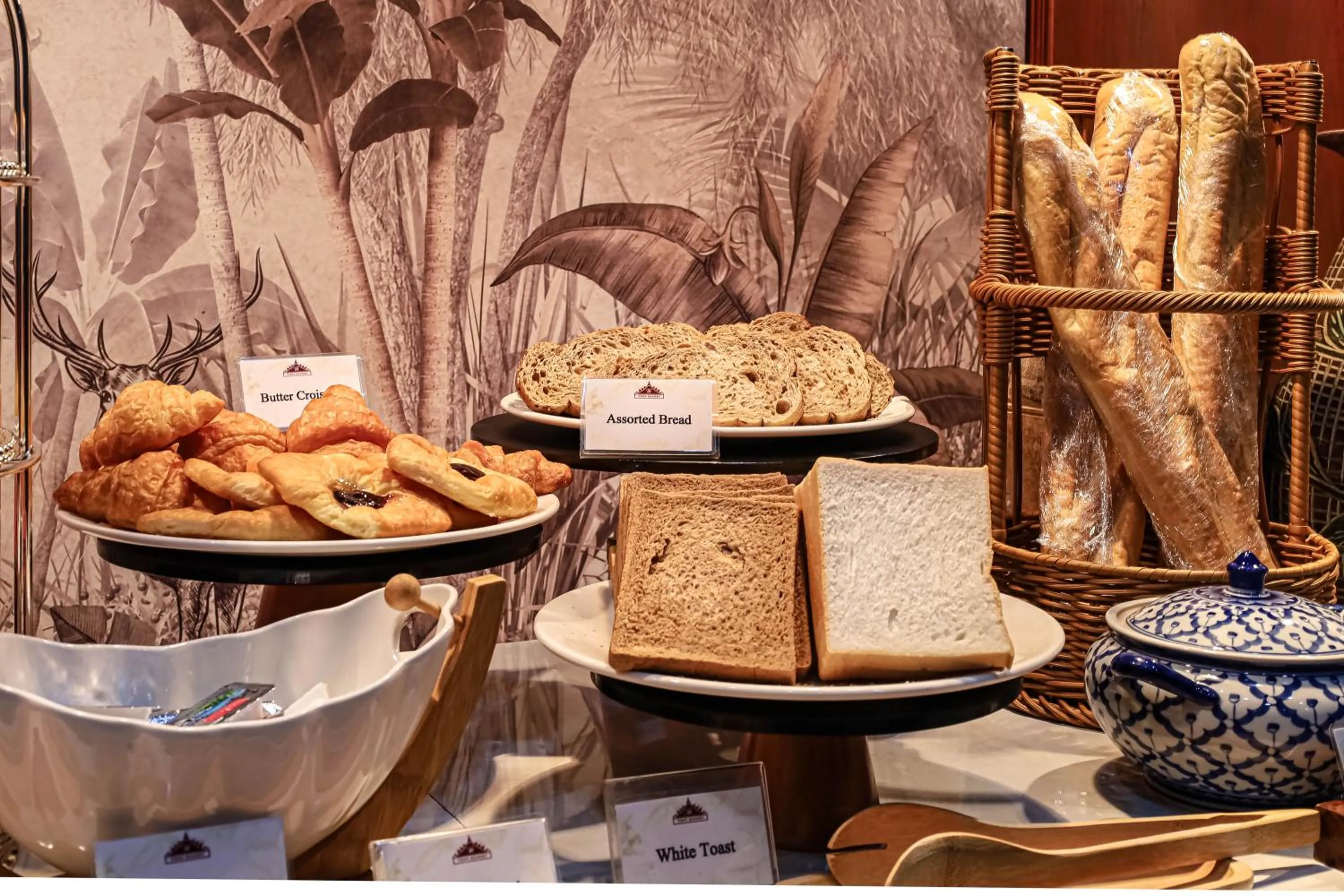 Breakfast in Tony Resort