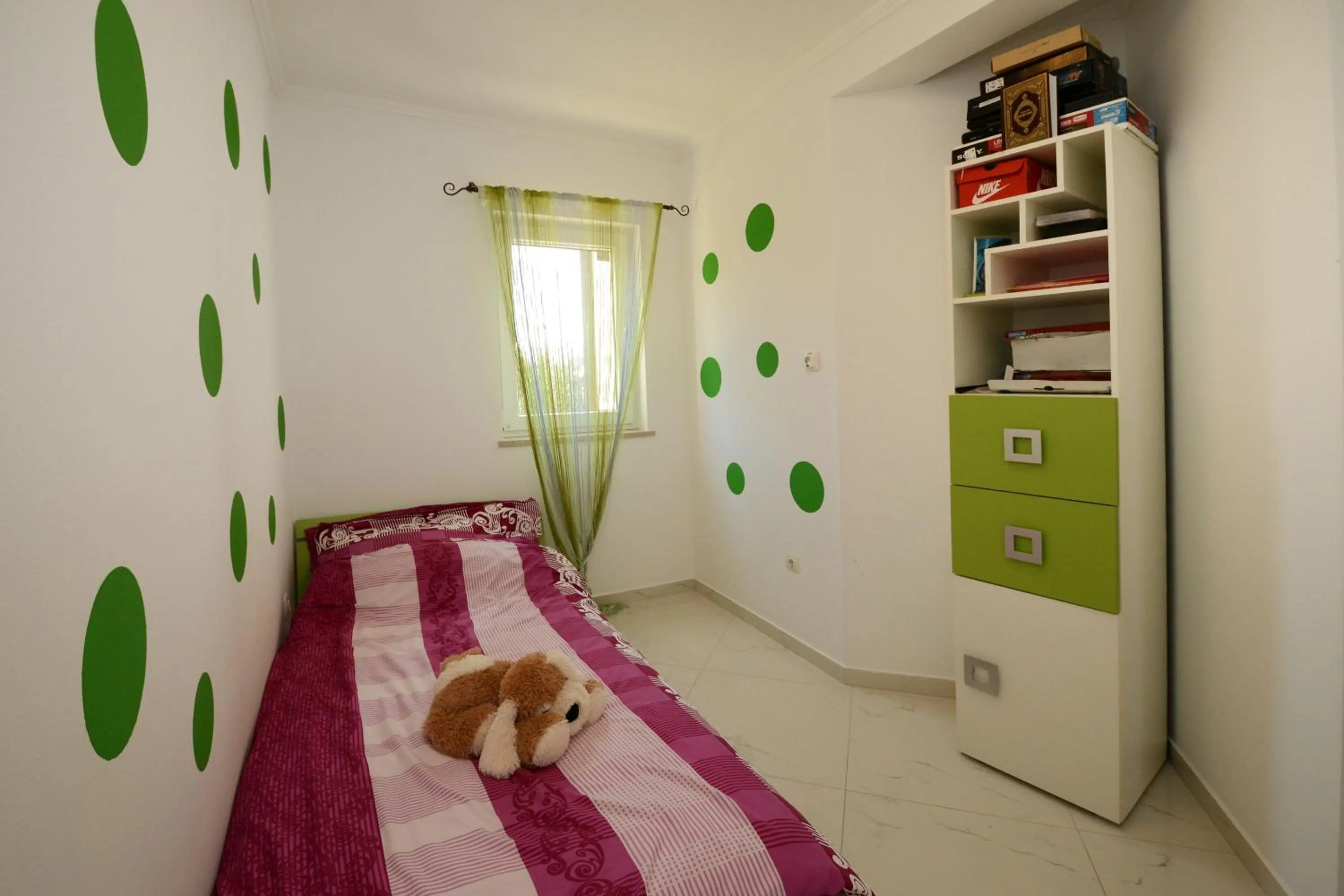 cot, Bed in Villa Zare