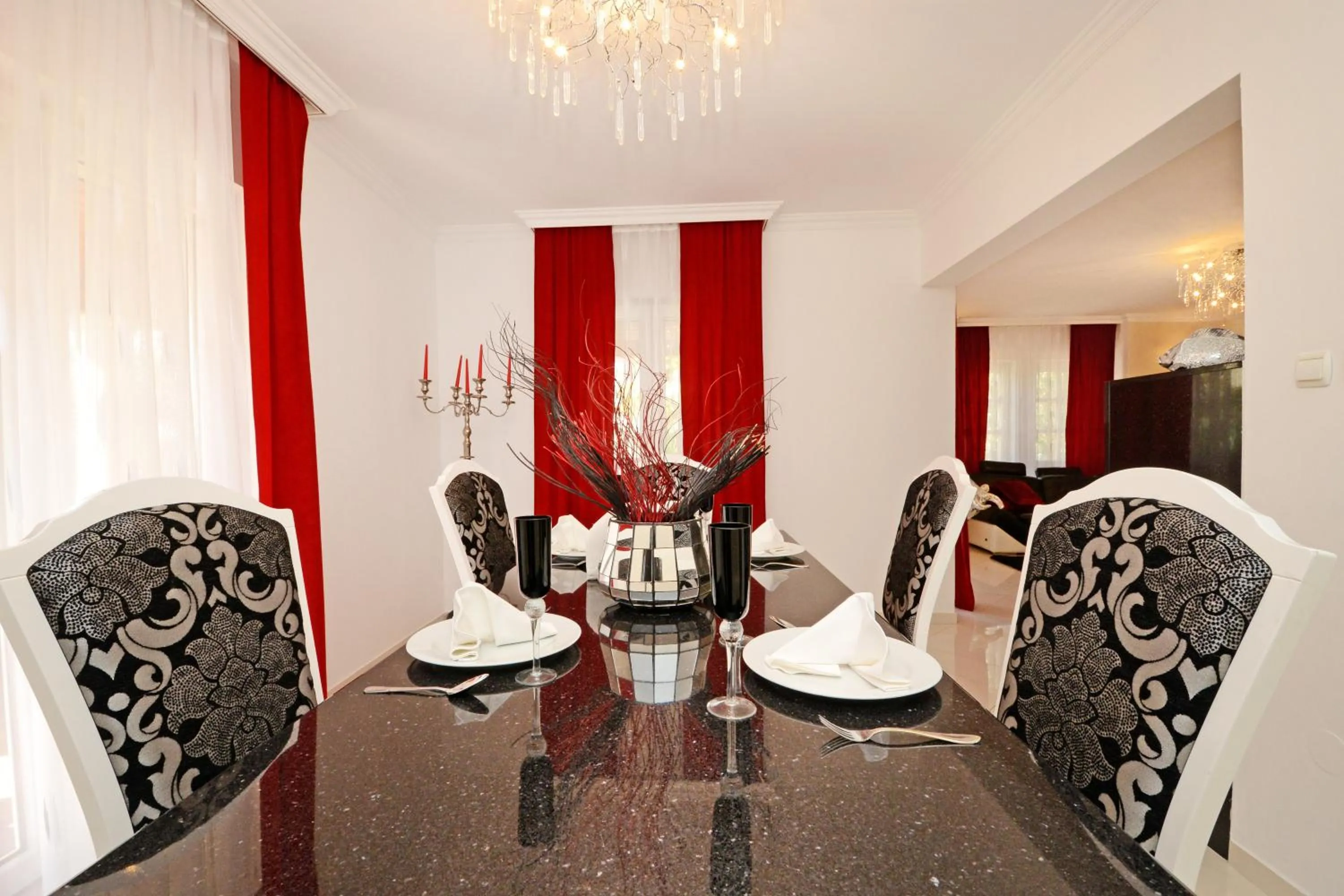 Dining area in Villa Zare