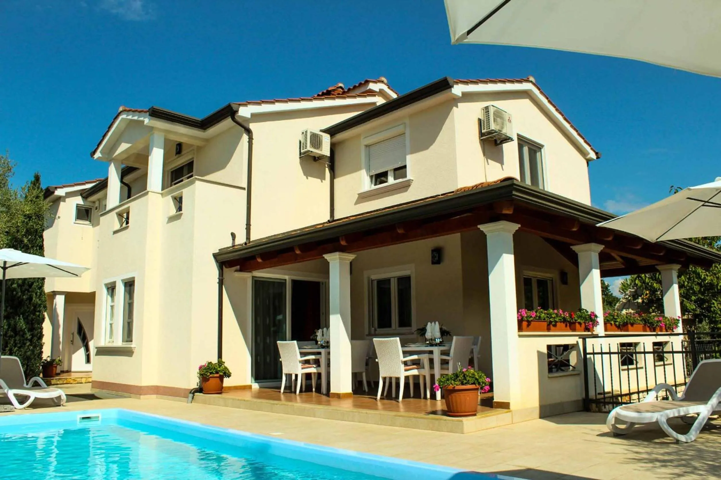 Property building in Villa Zare