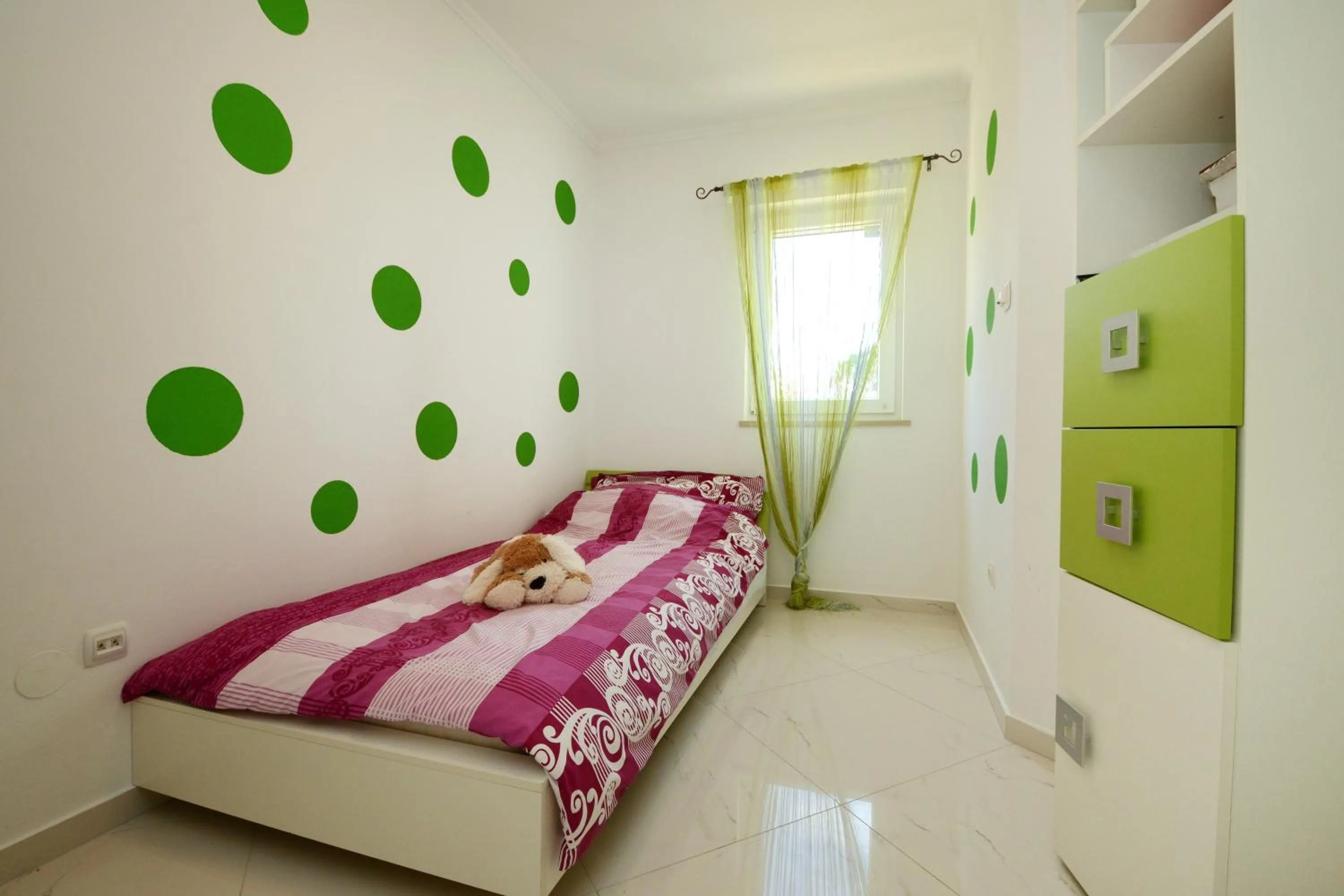 cot, Bed in Villa Zare