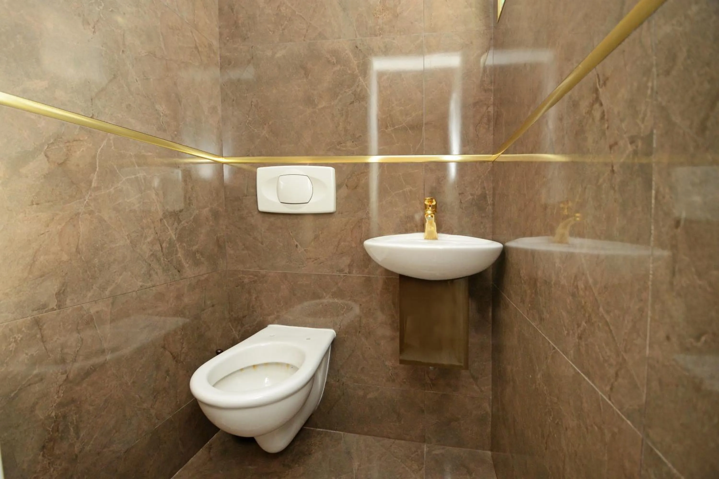 Toilet in Villa Zare