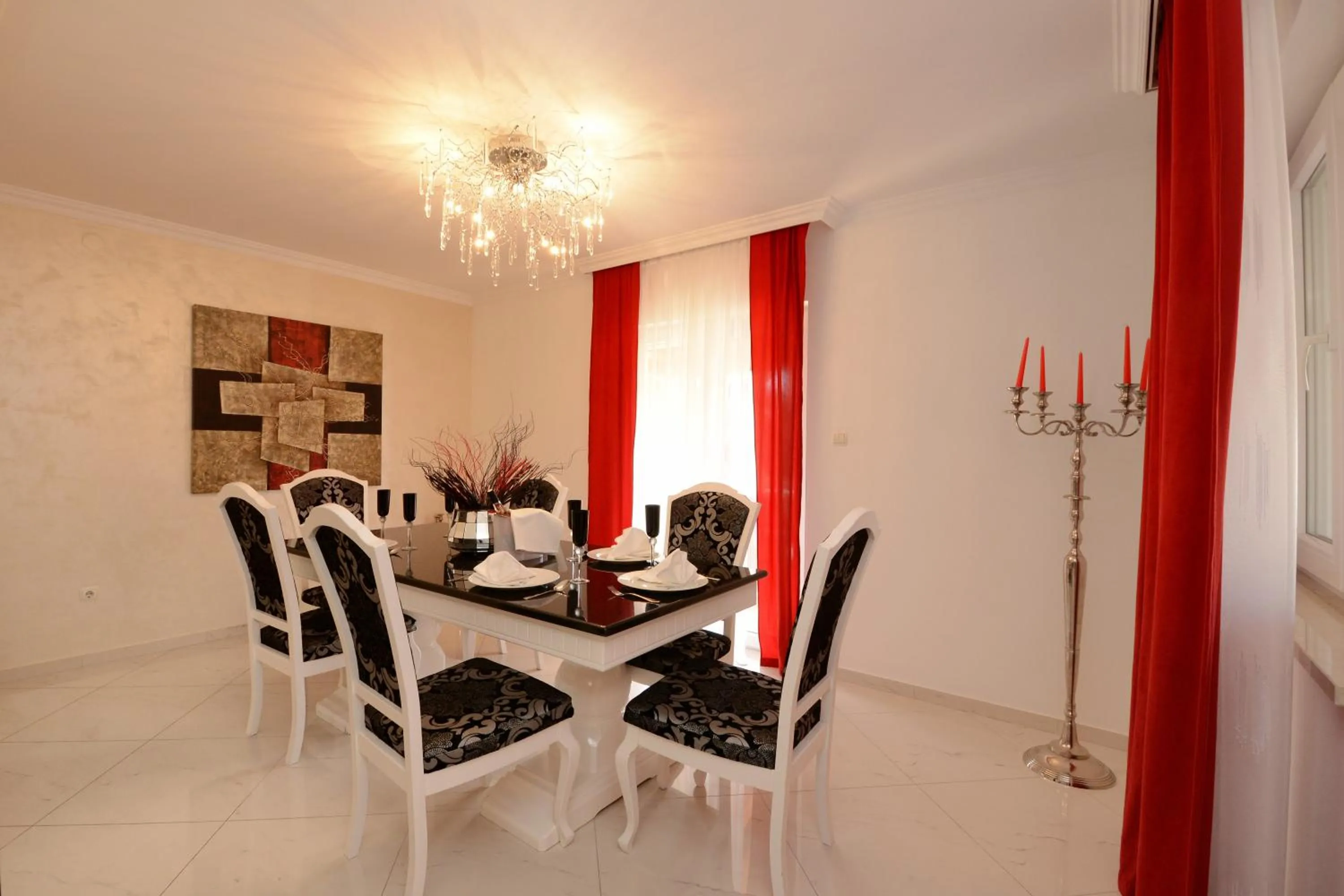Dining area in Villa Zare