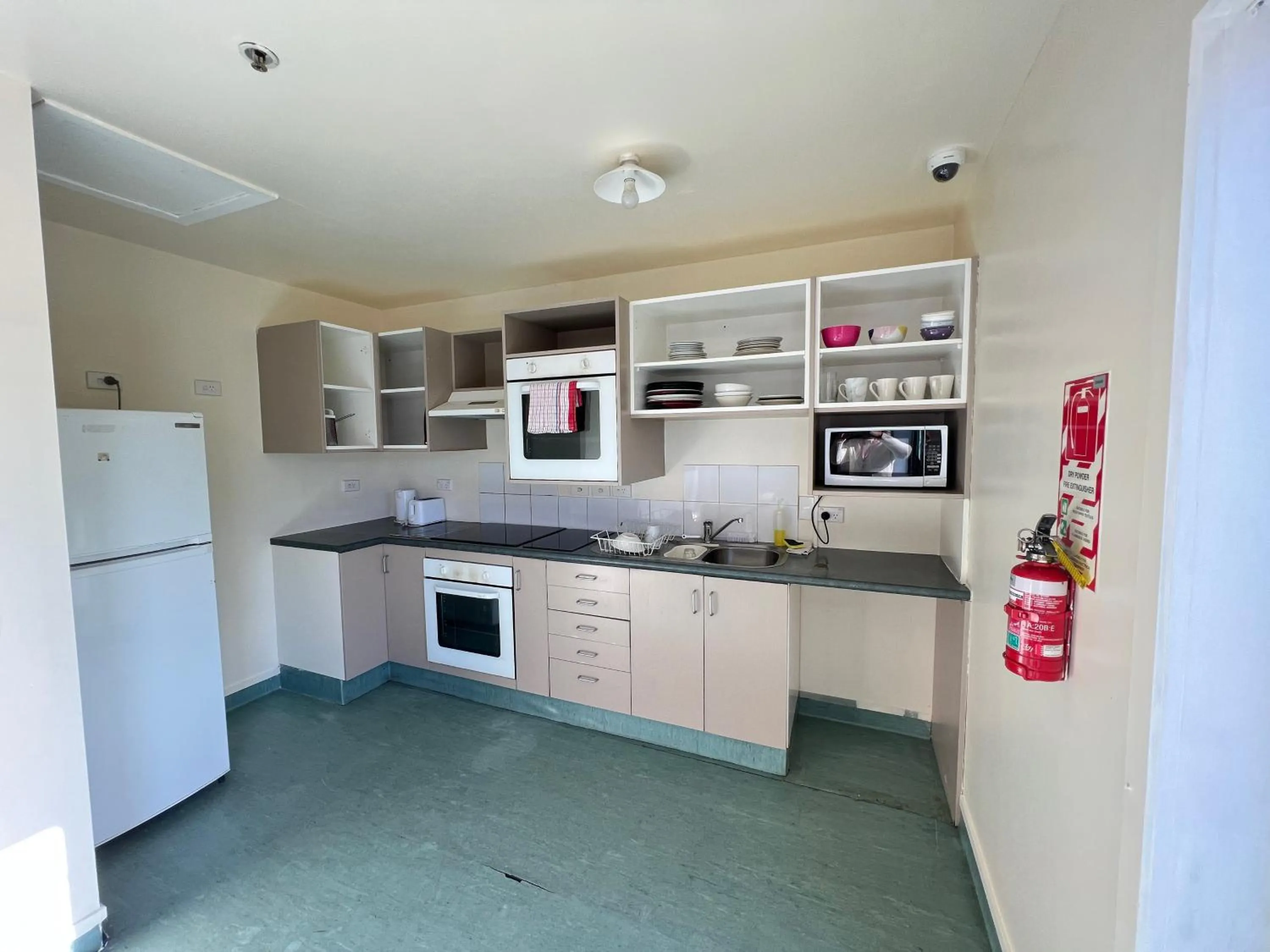 Kitchen or kitchenette in Astray Motel