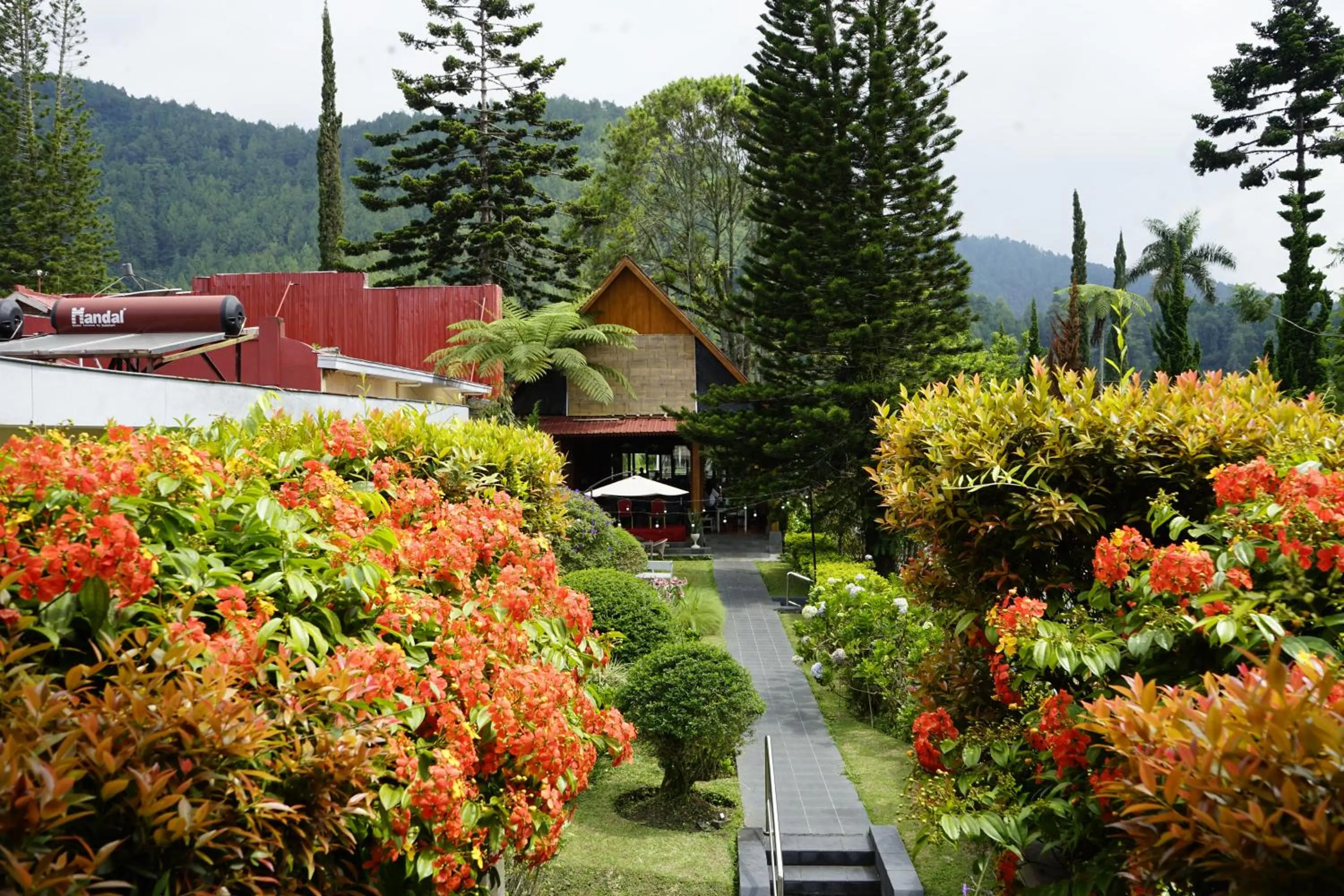 Garden view in Hotel Indah Palace Tawangmangu