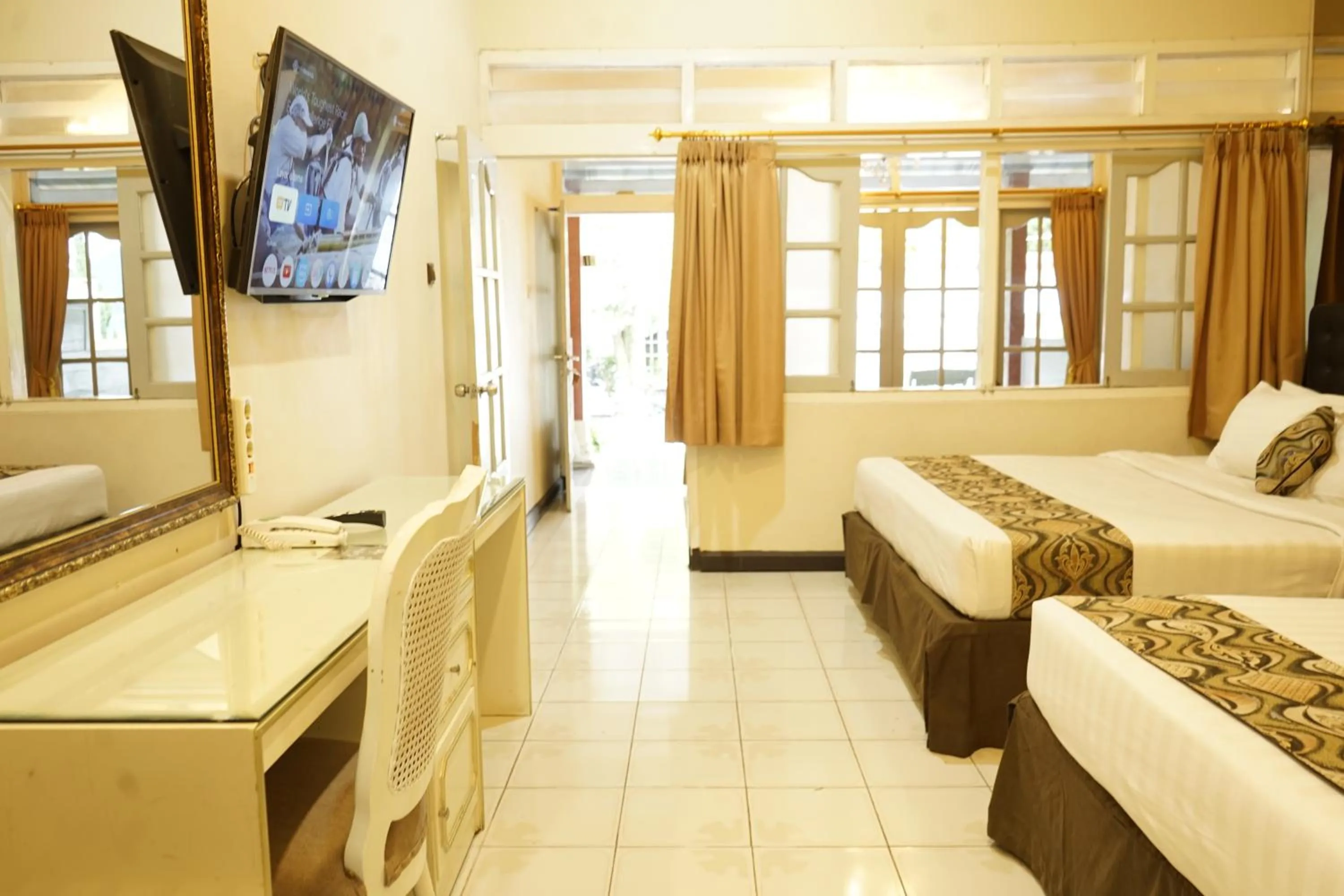 Bed in Hotel Indah Palace Tawangmangu