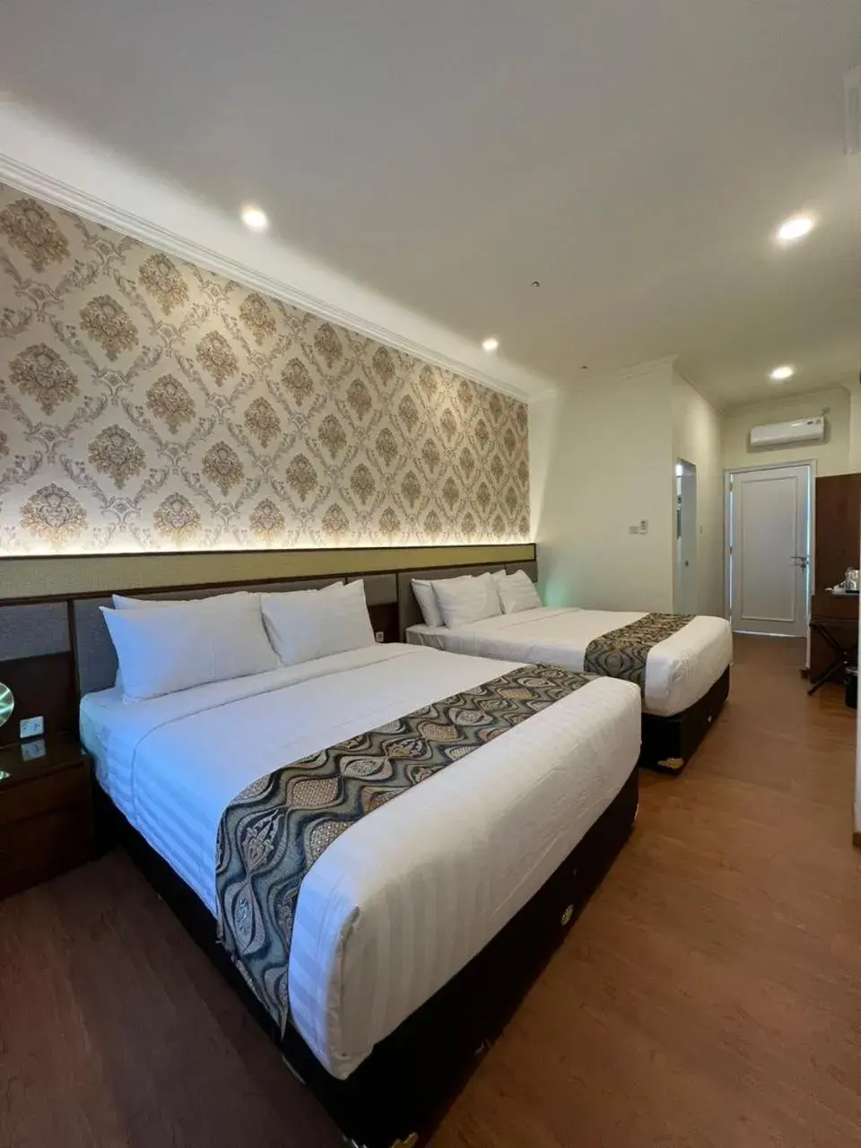 Family Room with Balcony in Hotel Indah Palace Tawangmangu Family Room with Balcony in Hotel Indah Palace Tawangmangu