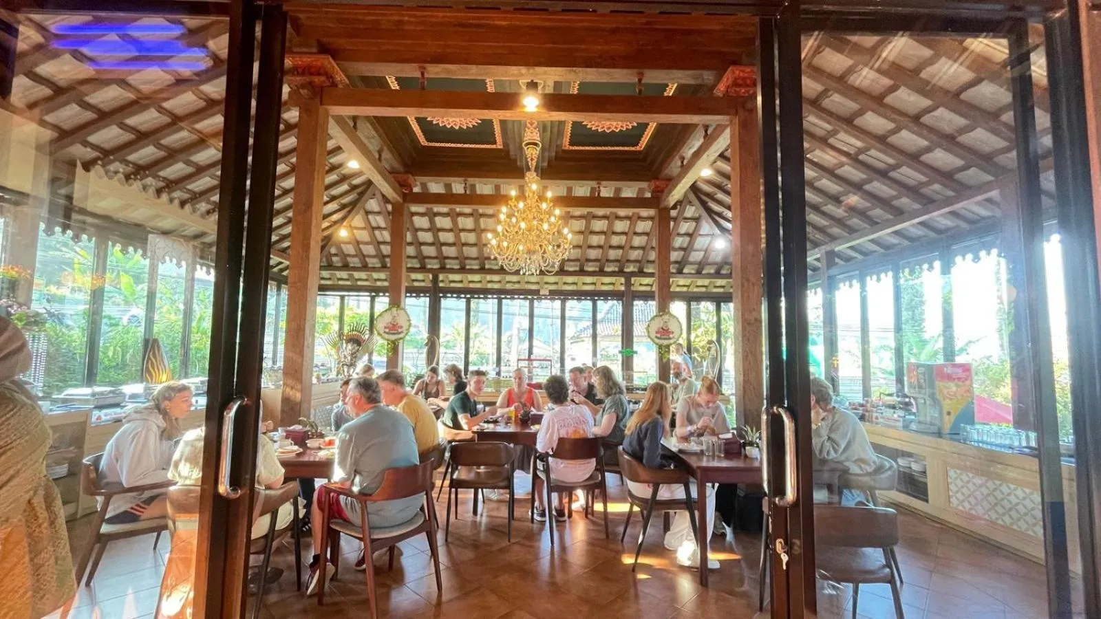 Restaurant/places to eat in Hotel Indah Palace Tawangmangu