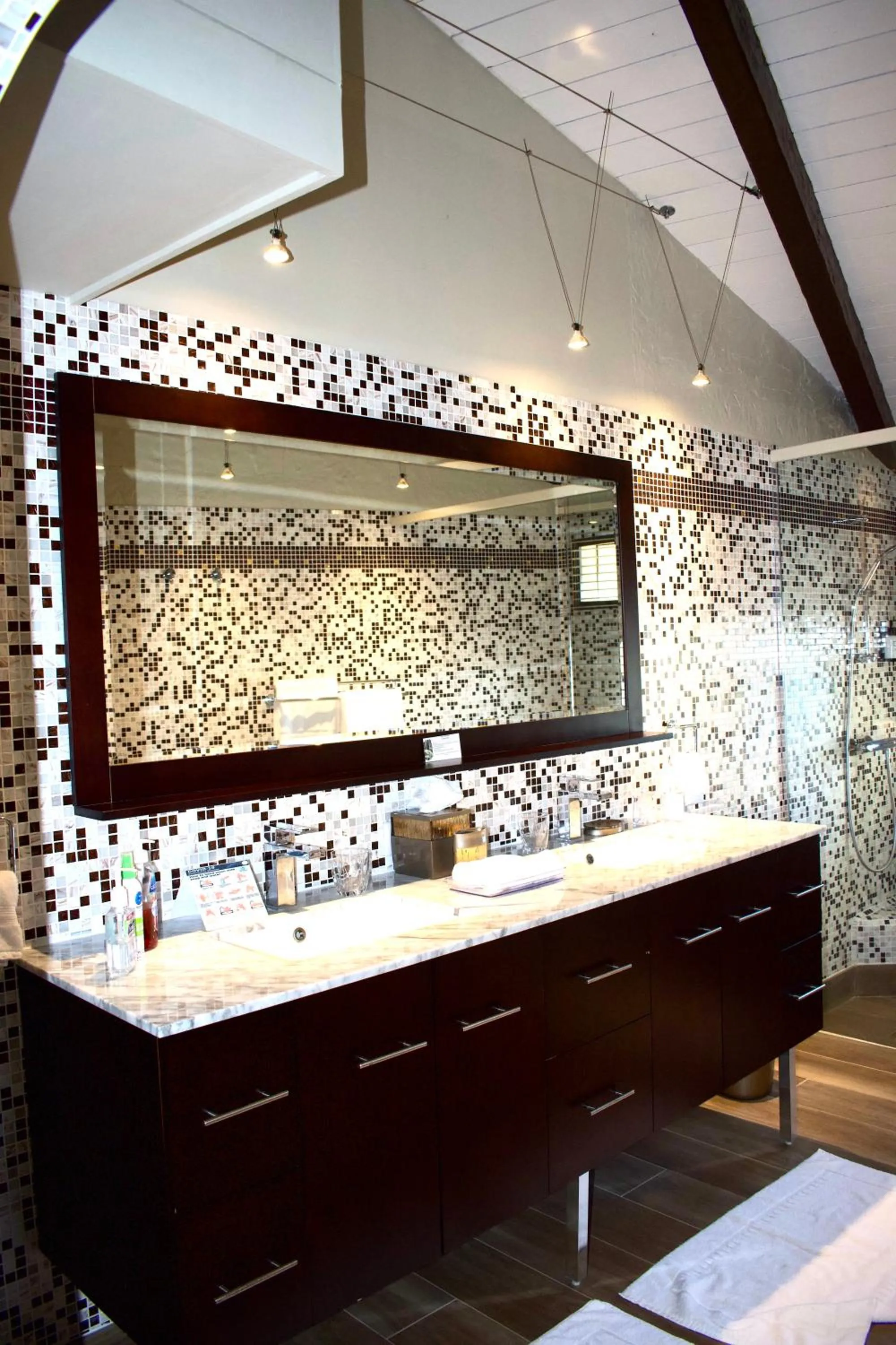 Bathroom in Secret Harbour Boutique Hotel and Marina