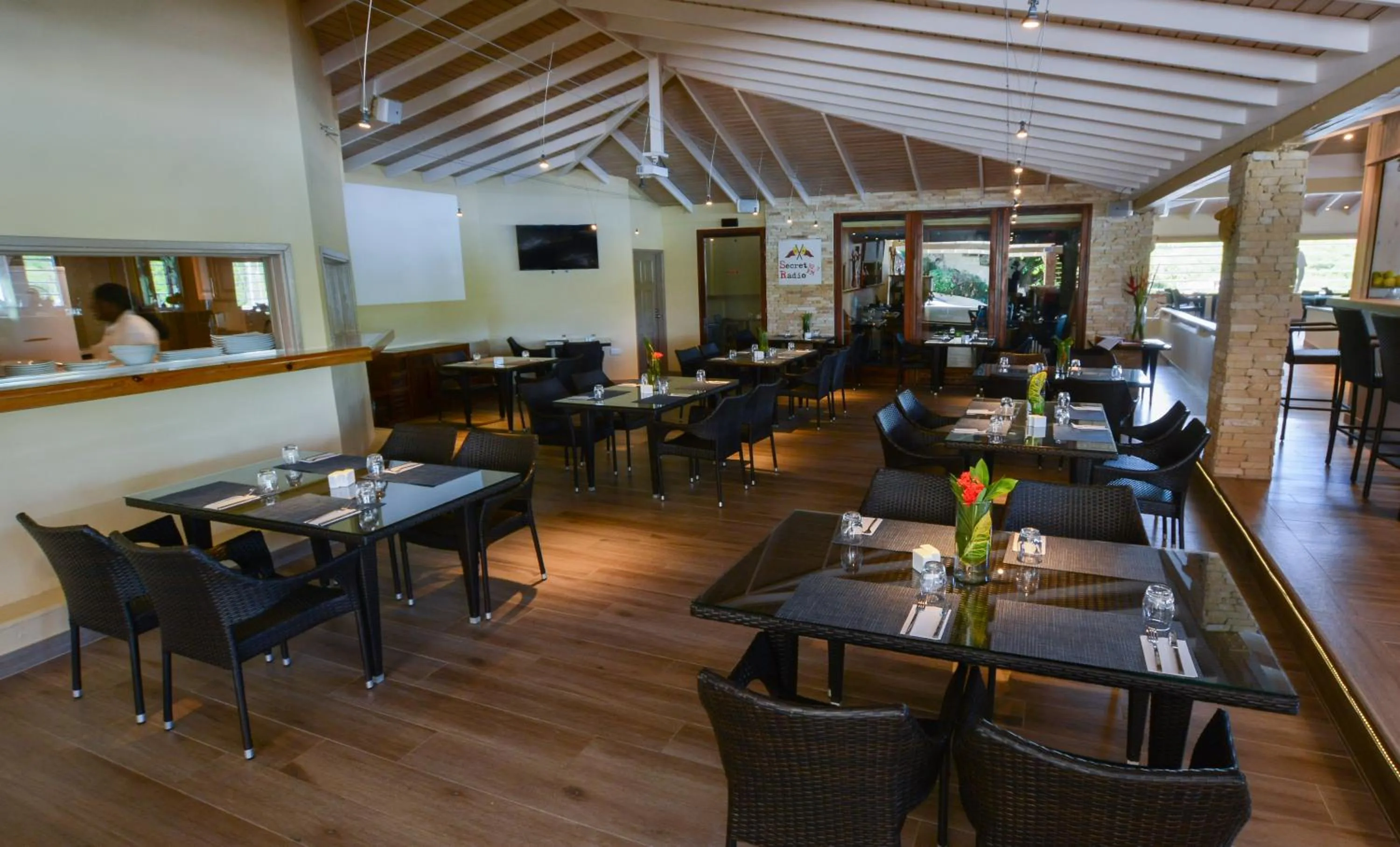 Restaurant/places to eat in Secret Harbour Boutique Hotel and Marina